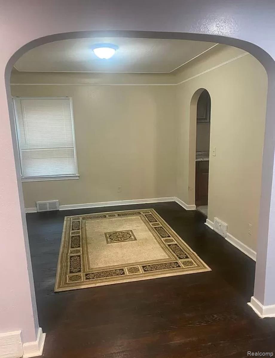 10389 SOMERSET Avenue