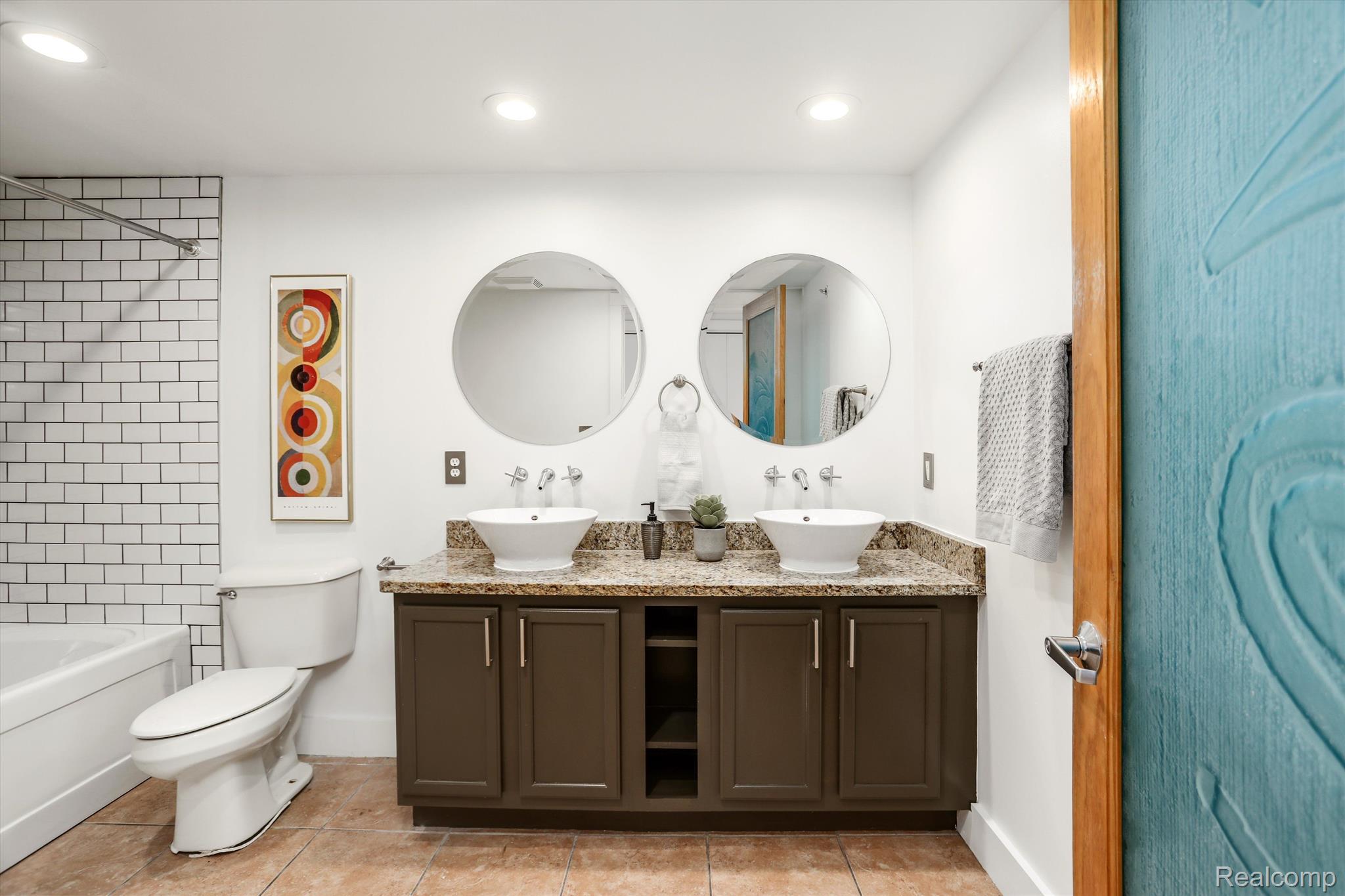 2843 E Grand Boulevard Unit: 4