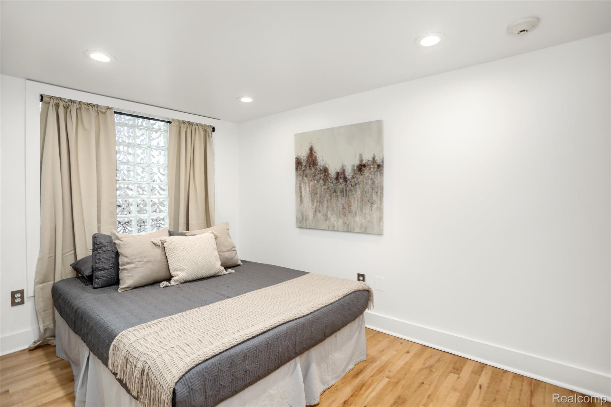 2843 E Grand Boulevard Unit: 4