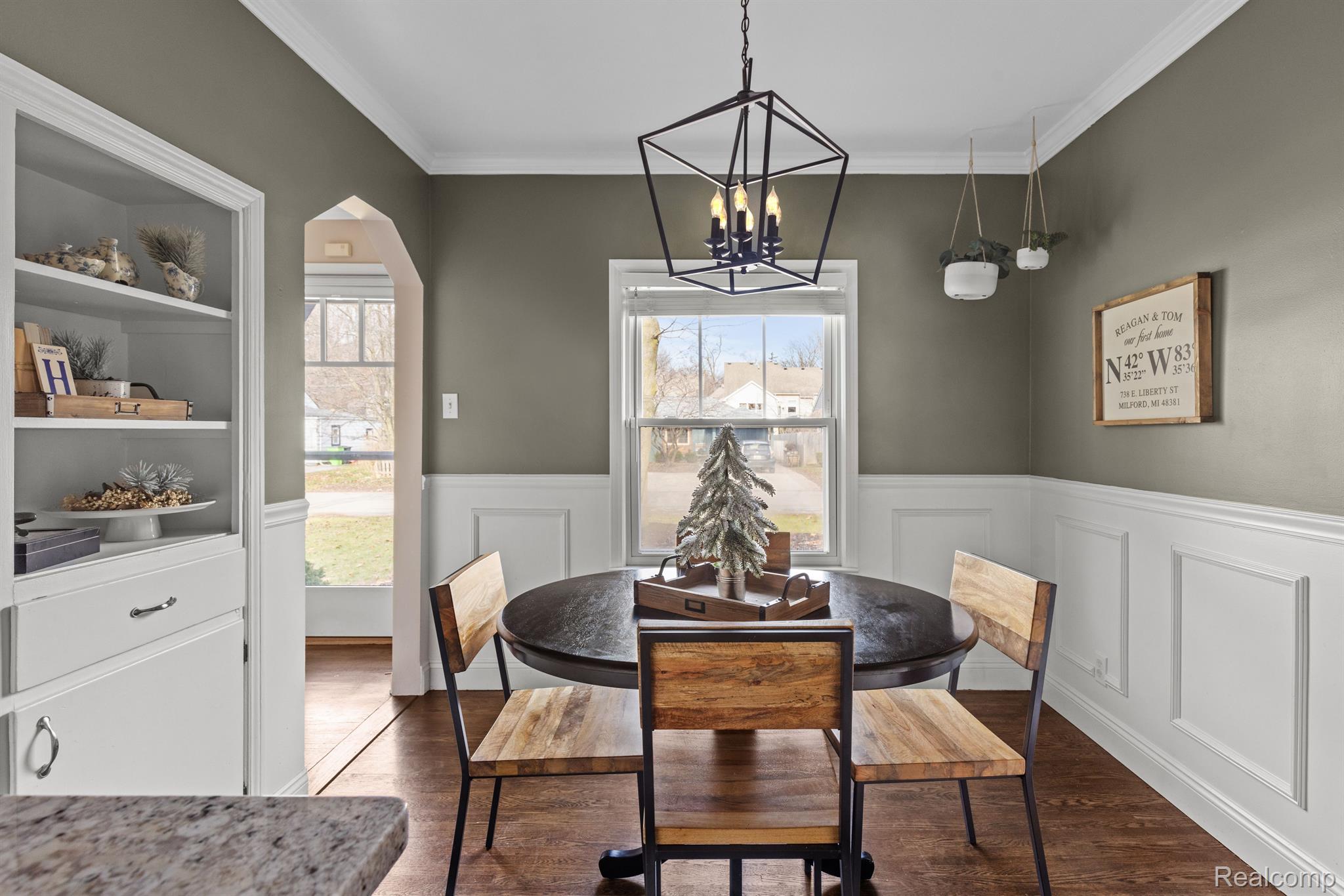 738 E LIBERTY Street