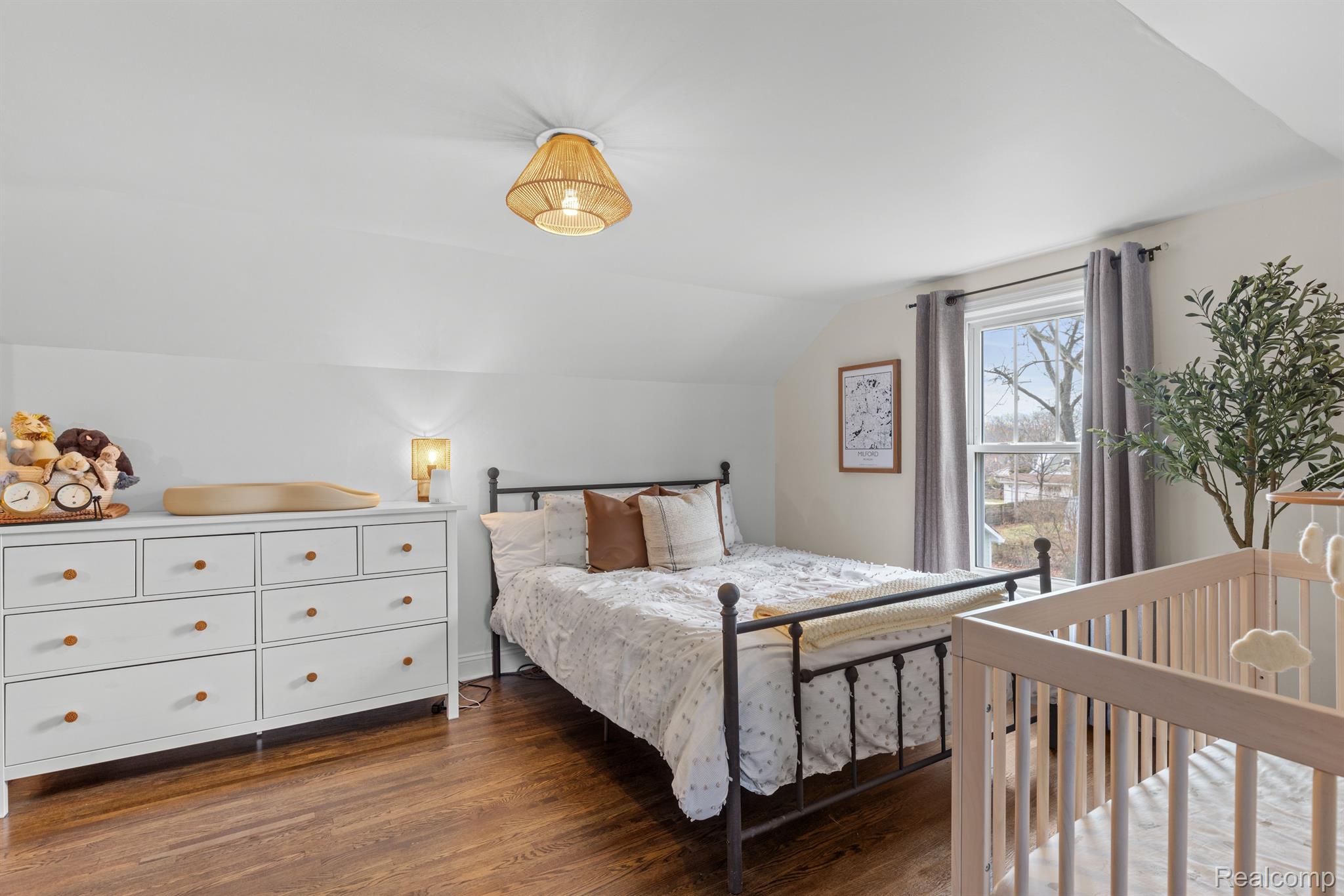 738 E LIBERTY Street