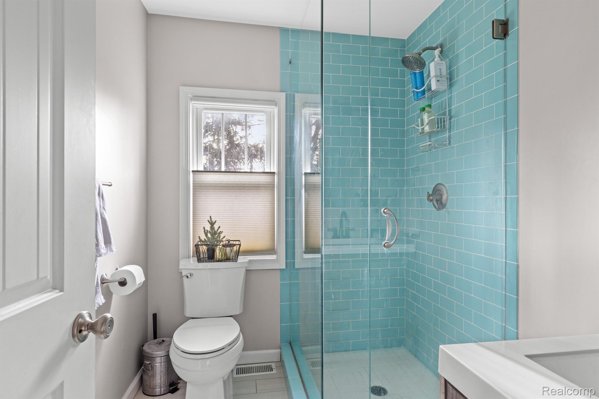 738 E LIBERTY Street