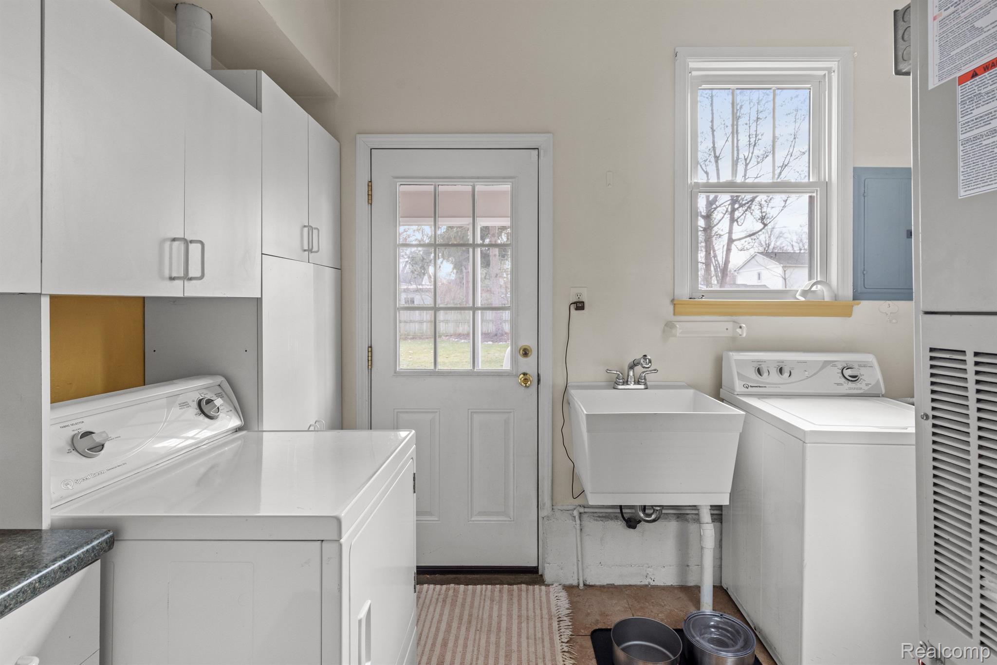 738 E LIBERTY Street