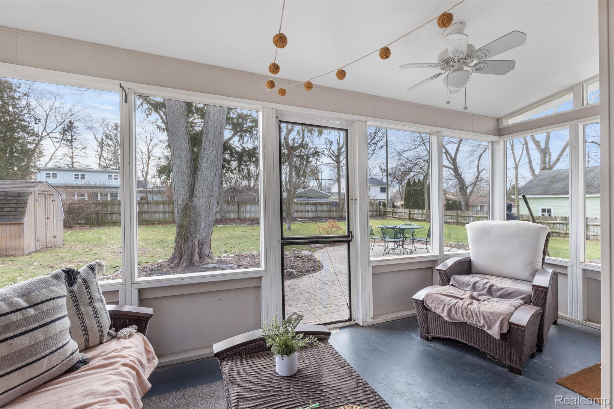 738 E LIBERTY Street