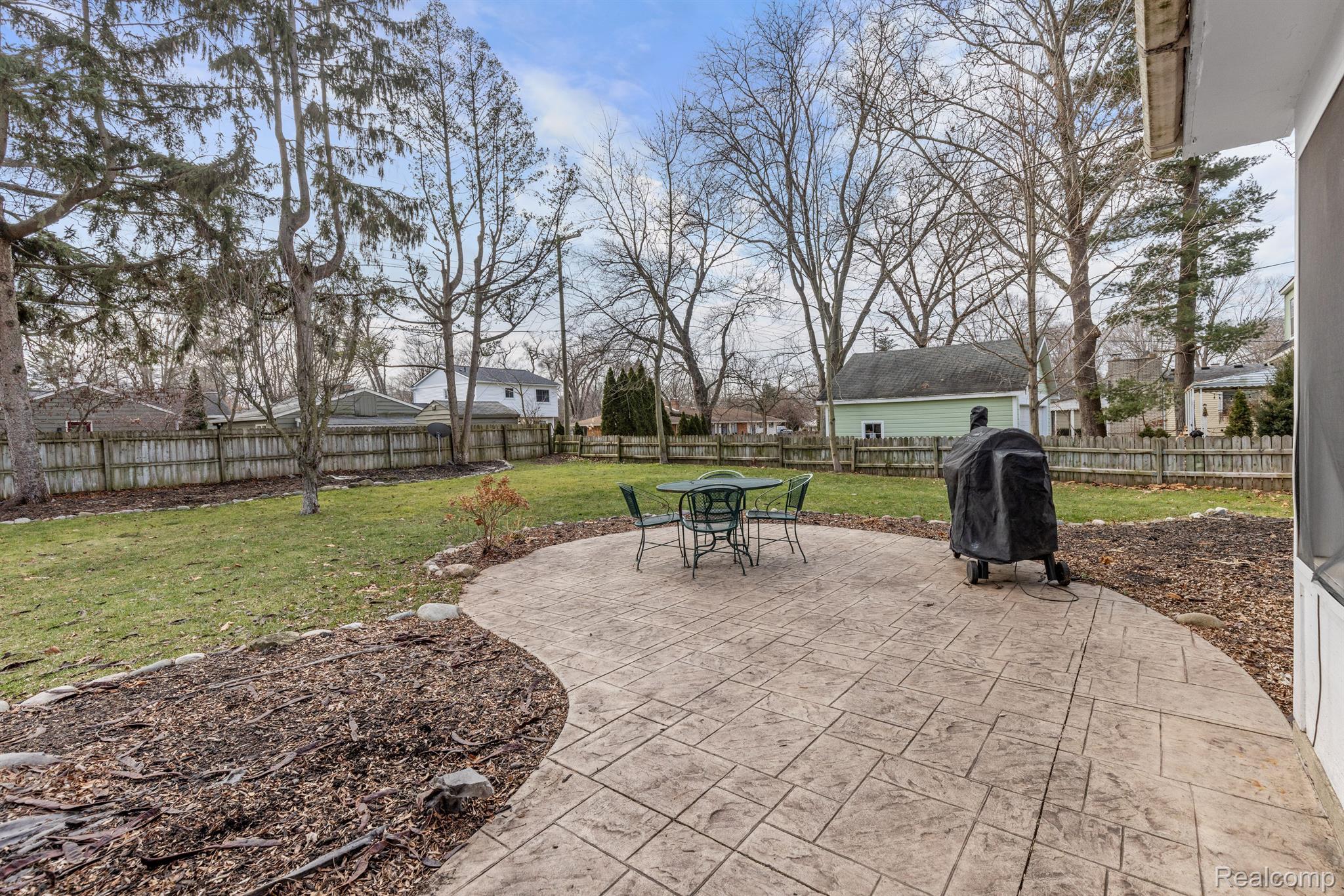 738 E LIBERTY Street