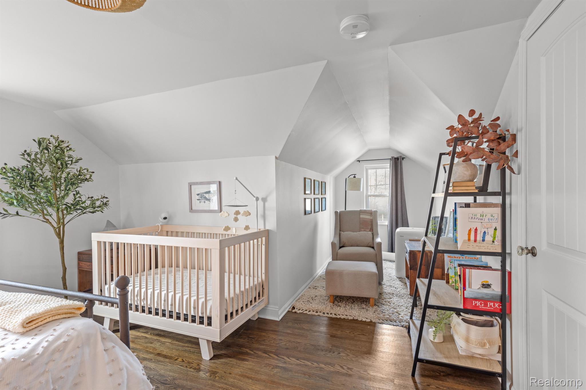 738 E LIBERTY Street