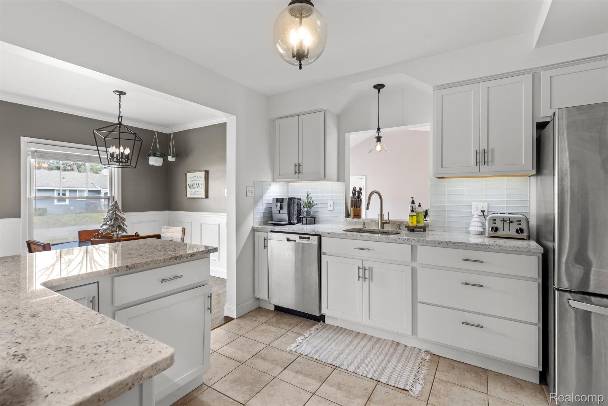 738 E LIBERTY Street