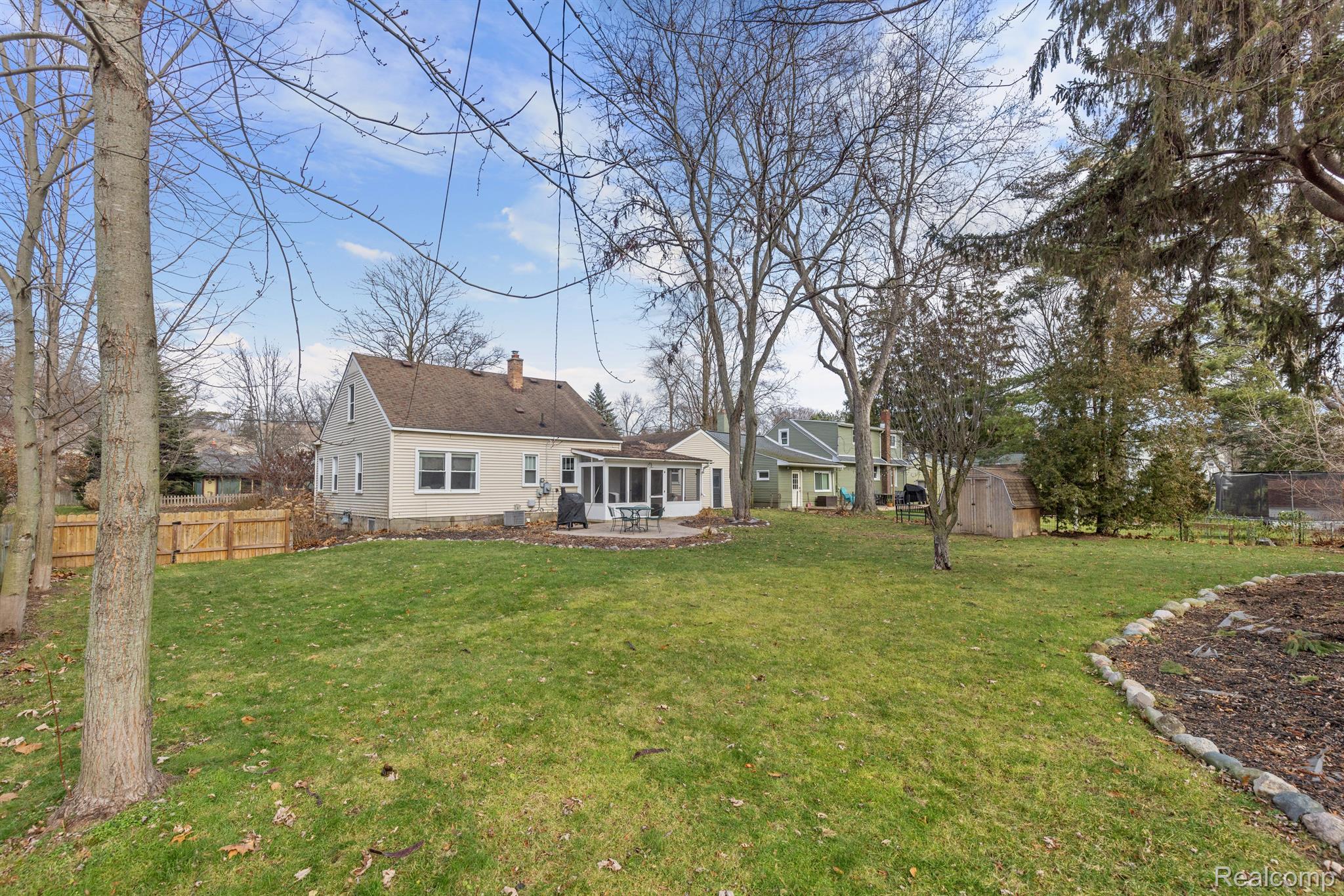 738 E LIBERTY Street