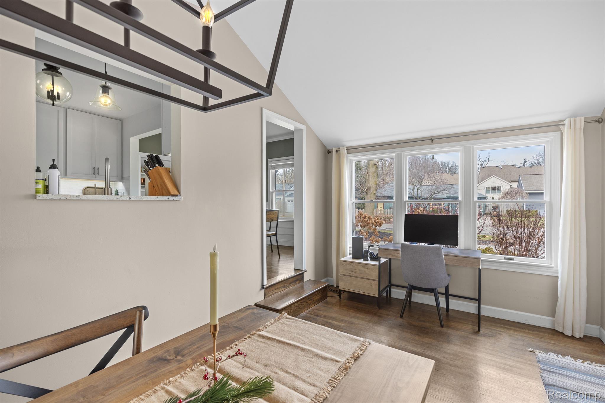 738 E LIBERTY Street