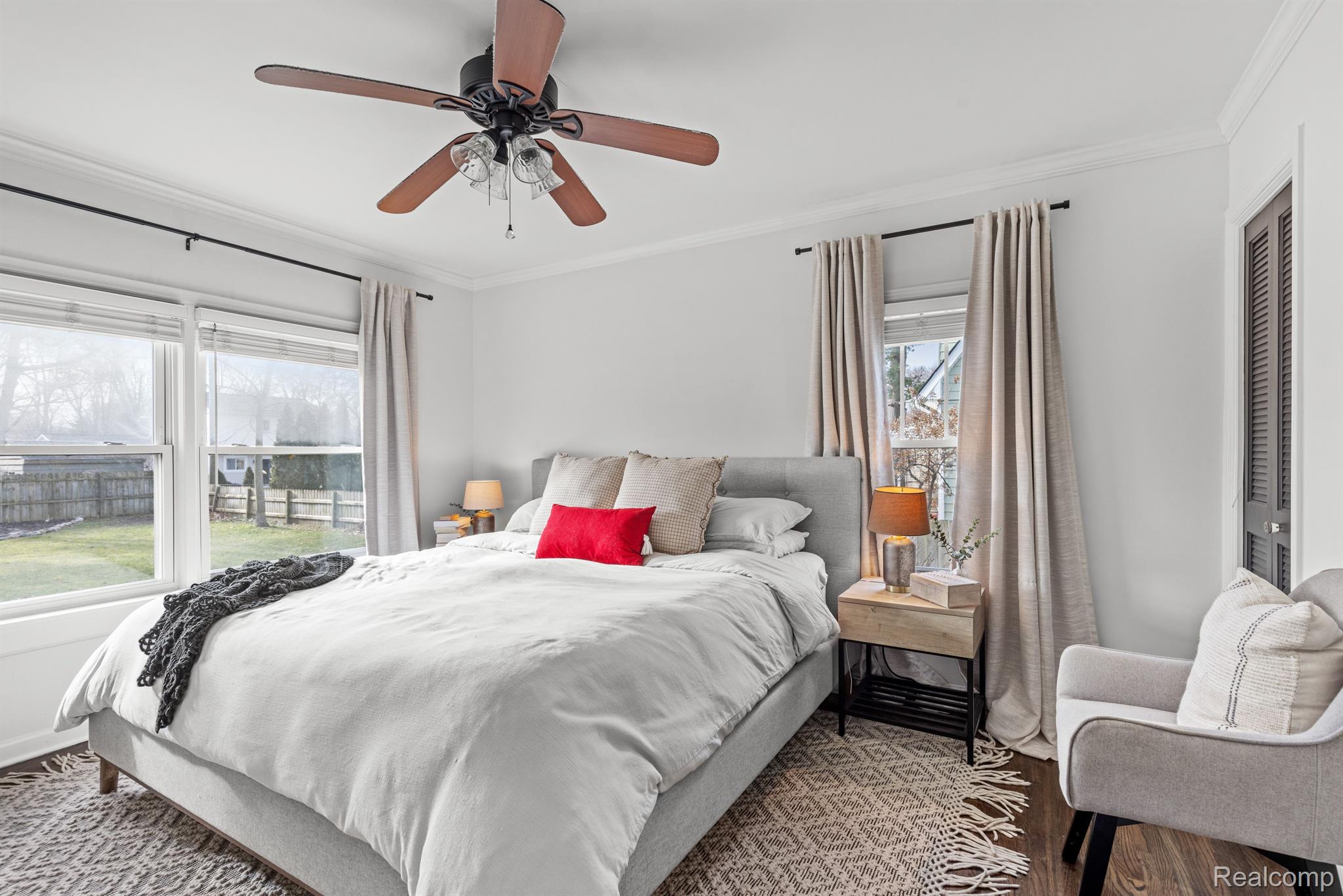 738 E LIBERTY Street