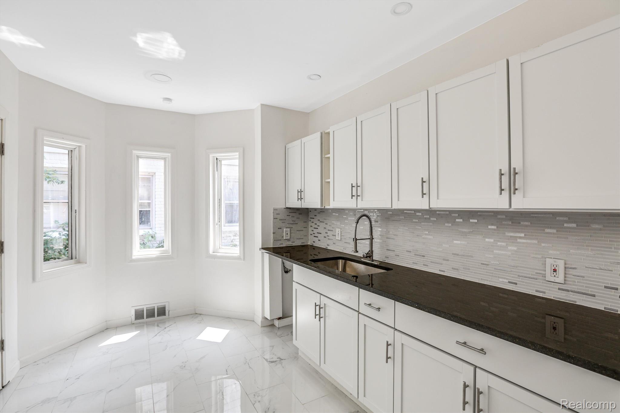 4350 DEVONSHIRE Road