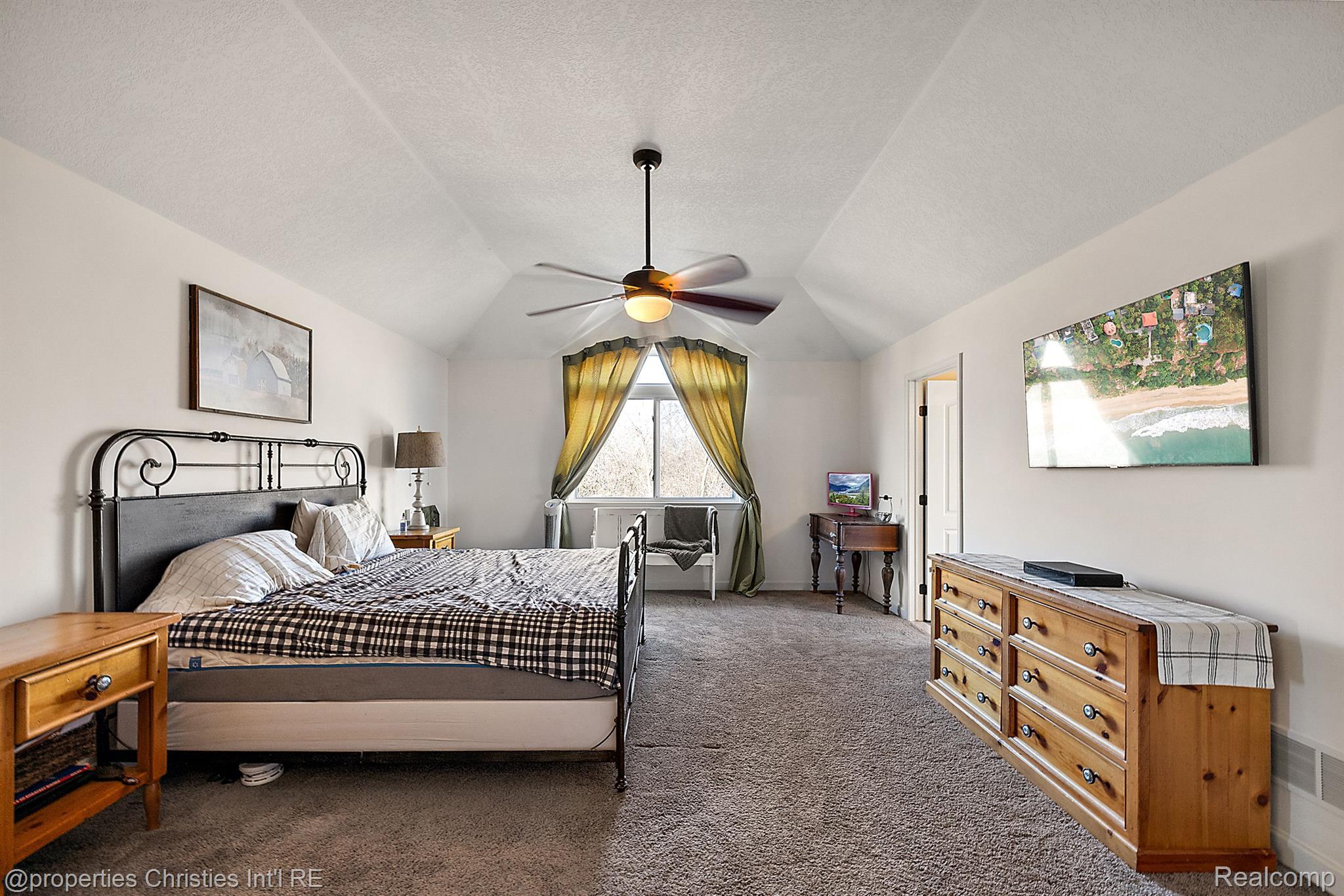 52860 WILLOWBROOK Drive