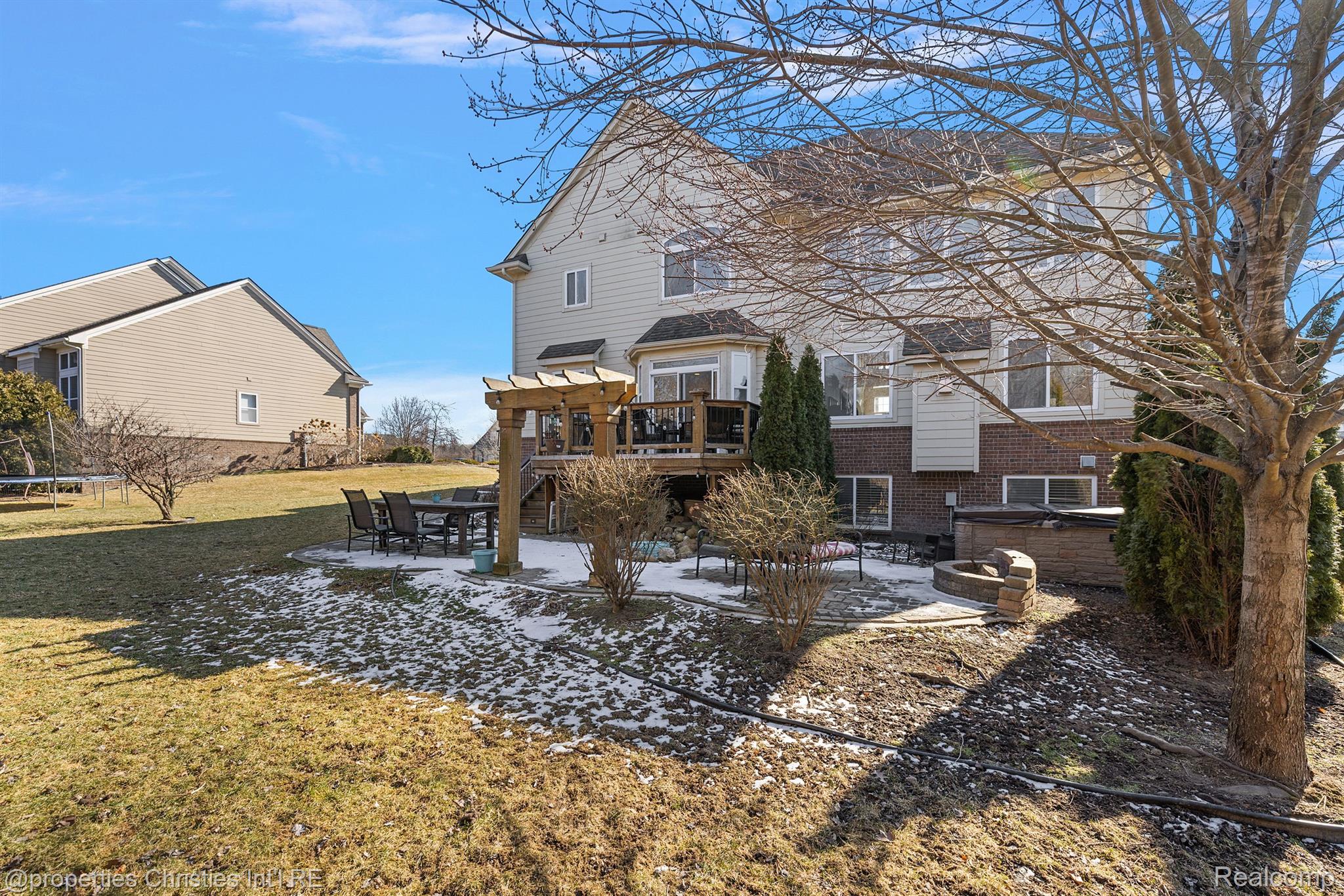 52860 WILLOWBROOK Drive