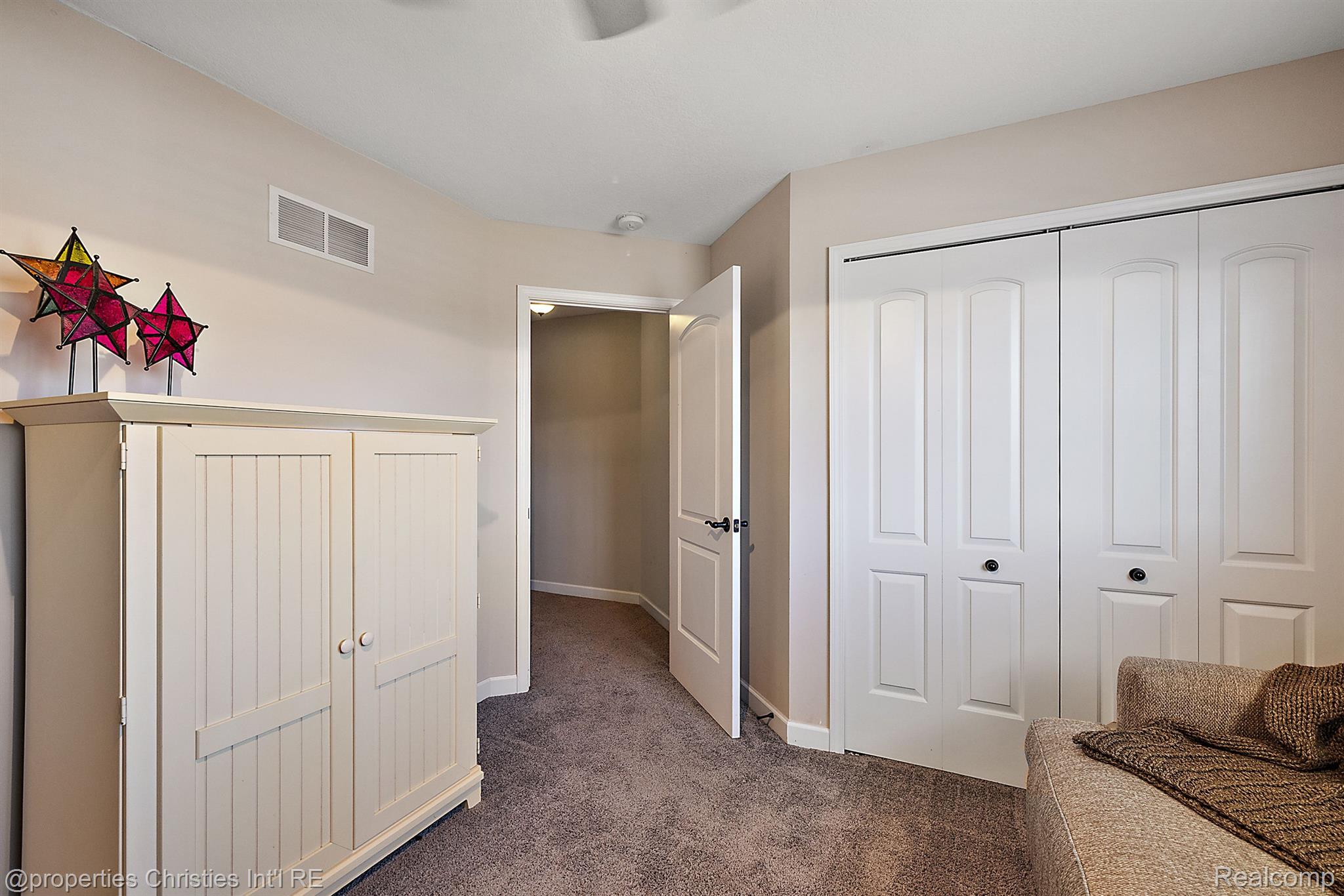 52860 WILLOWBROOK Drive