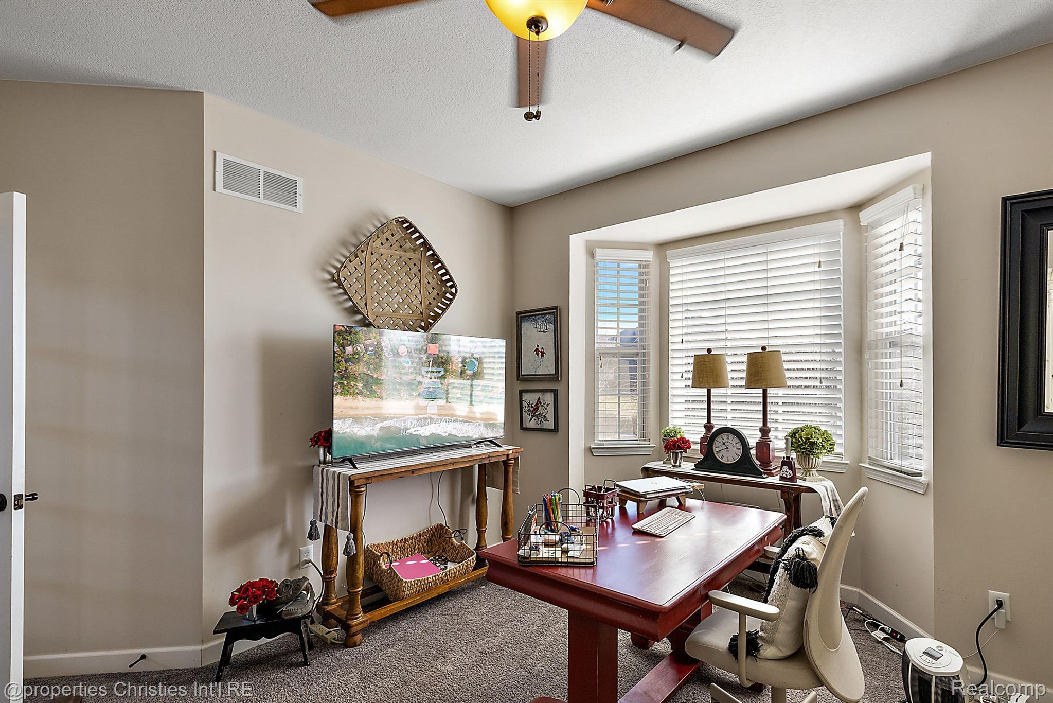 52860 WILLOWBROOK Drive