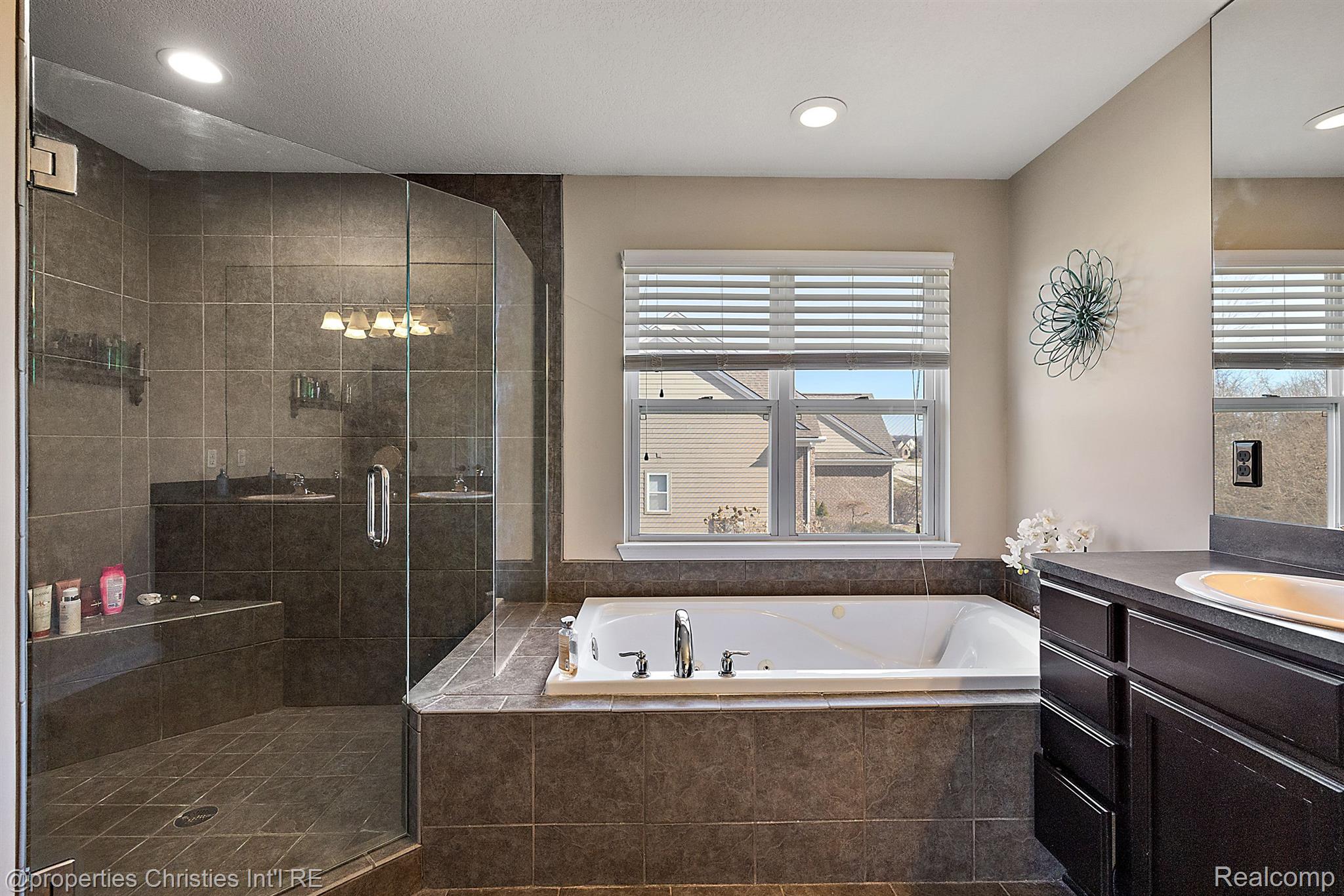 52860 WILLOWBROOK Drive