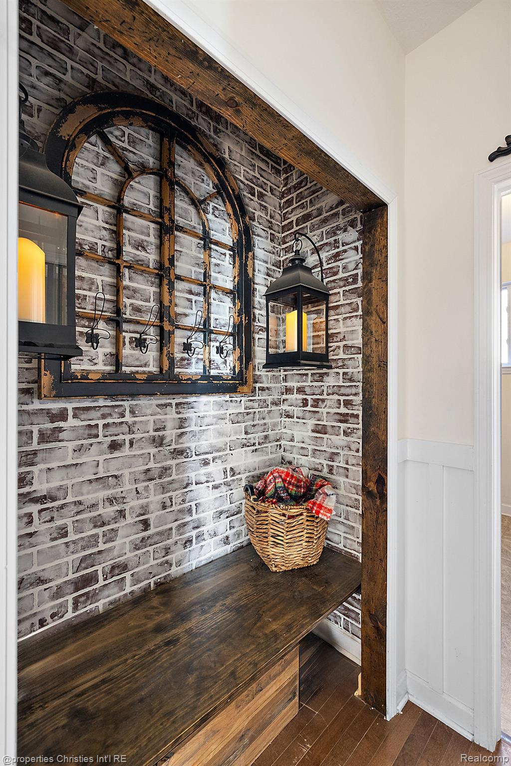 52860 WILLOWBROOK Drive