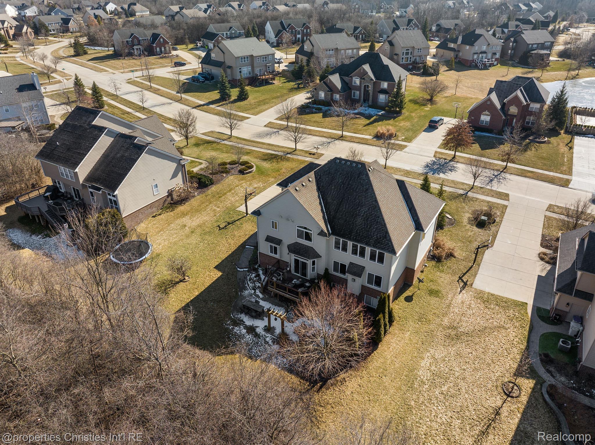 52860 WILLOWBROOK Drive