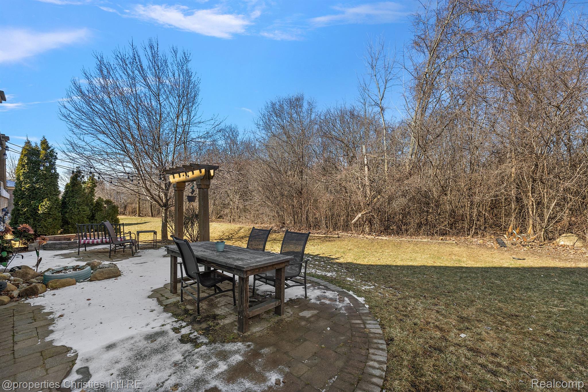 52860 WILLOWBROOK Drive