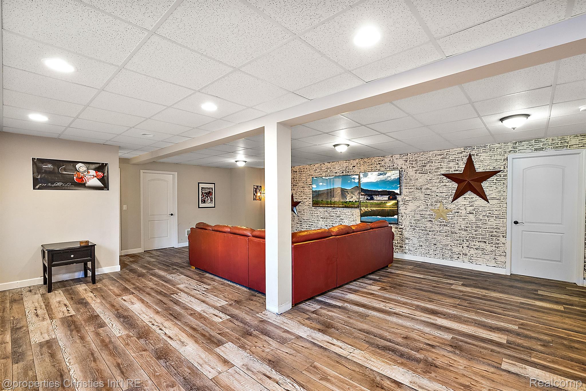 52860 WILLOWBROOK Drive