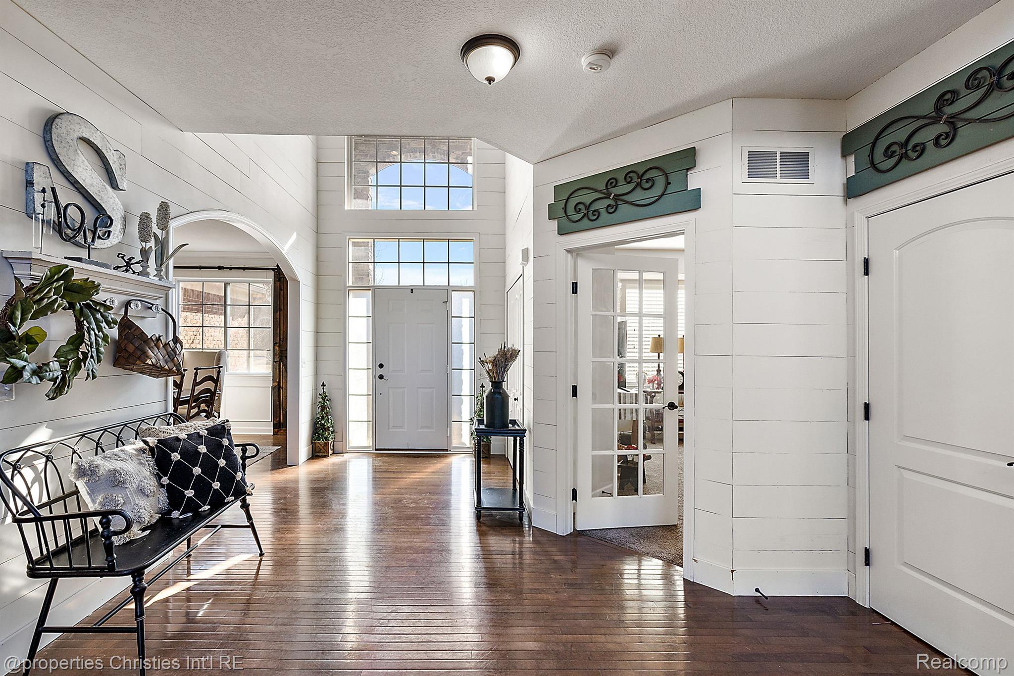 52860 WILLOWBROOK Drive