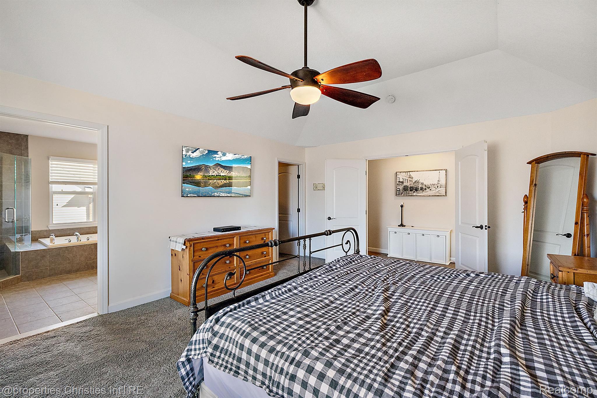 52860 WILLOWBROOK Drive