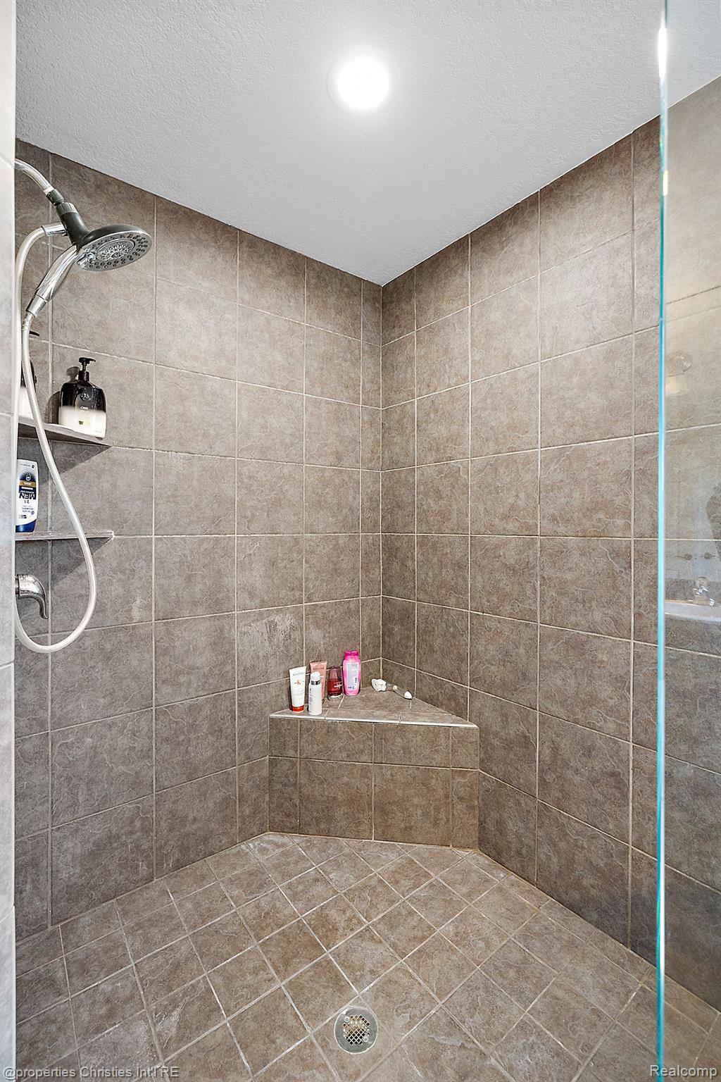 52860 WILLOWBROOK Drive