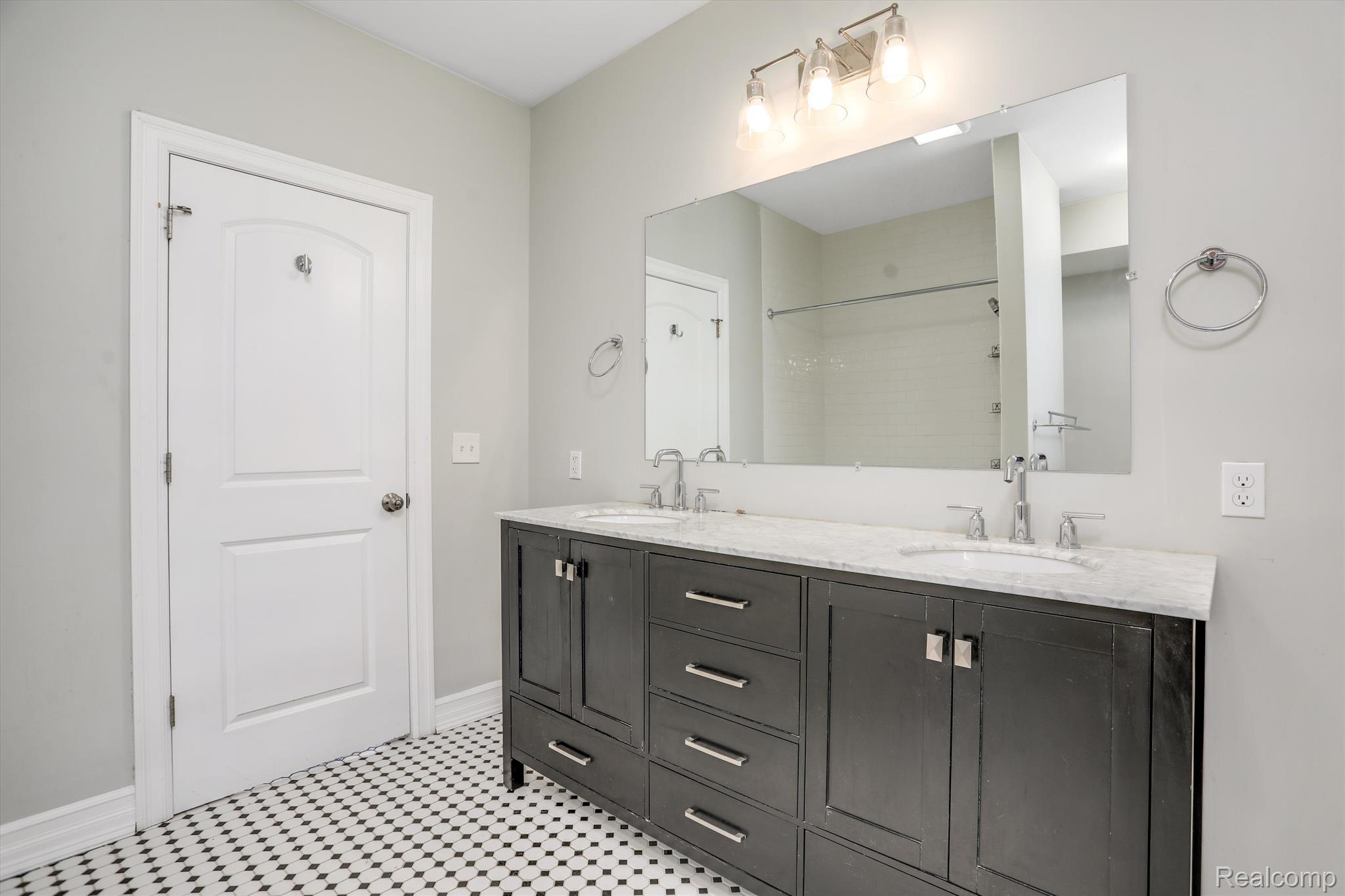 2514 Seyburn Street 1