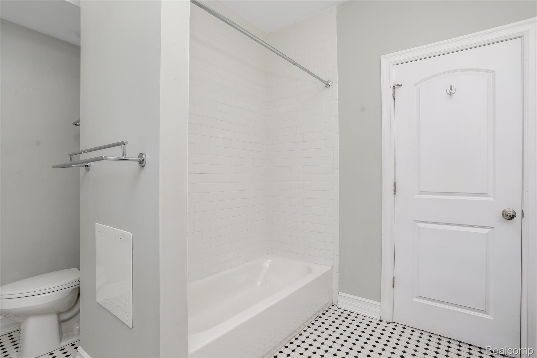 2514 Seyburn Street 1