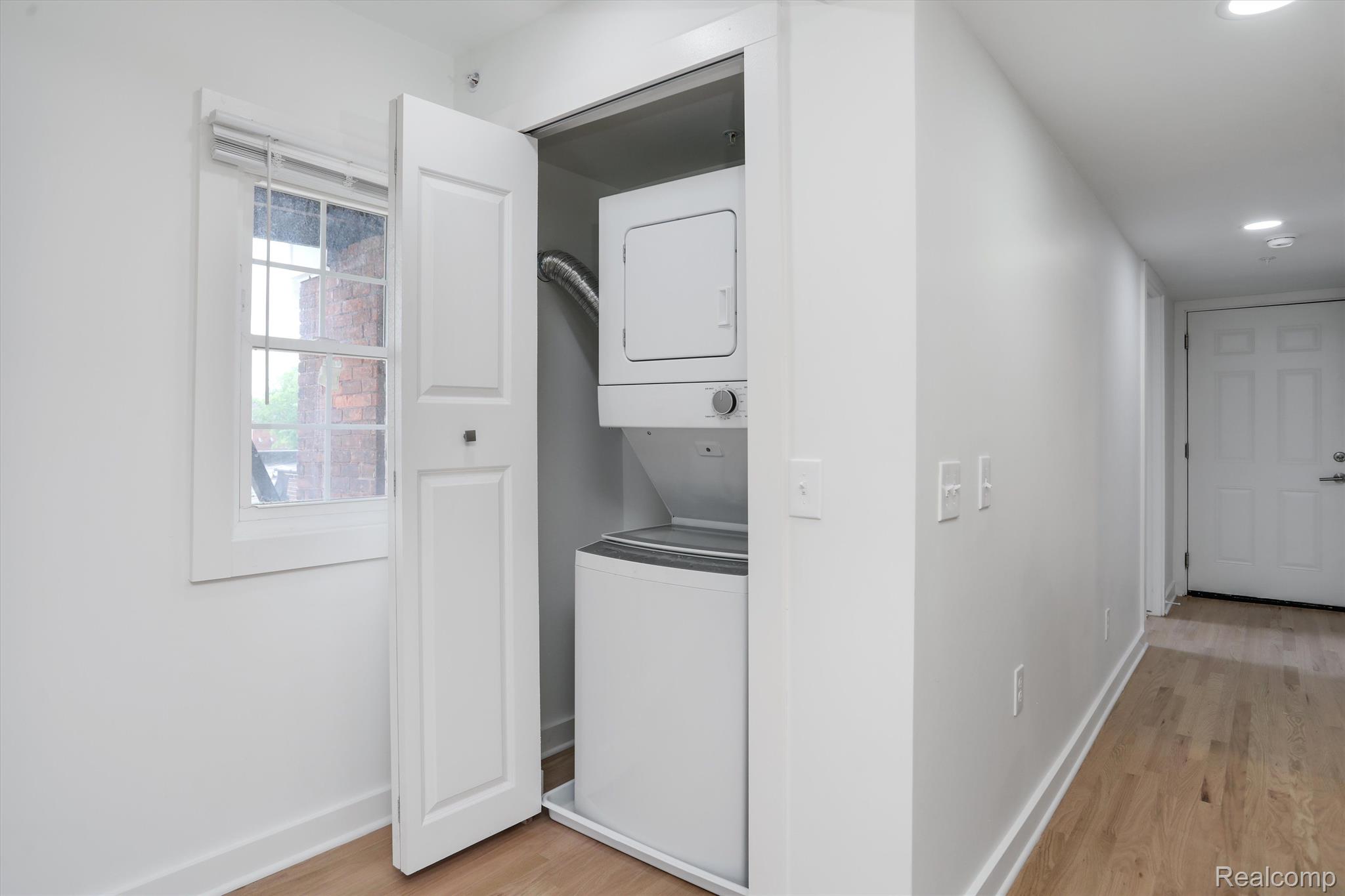 95 E Euclid Street 202