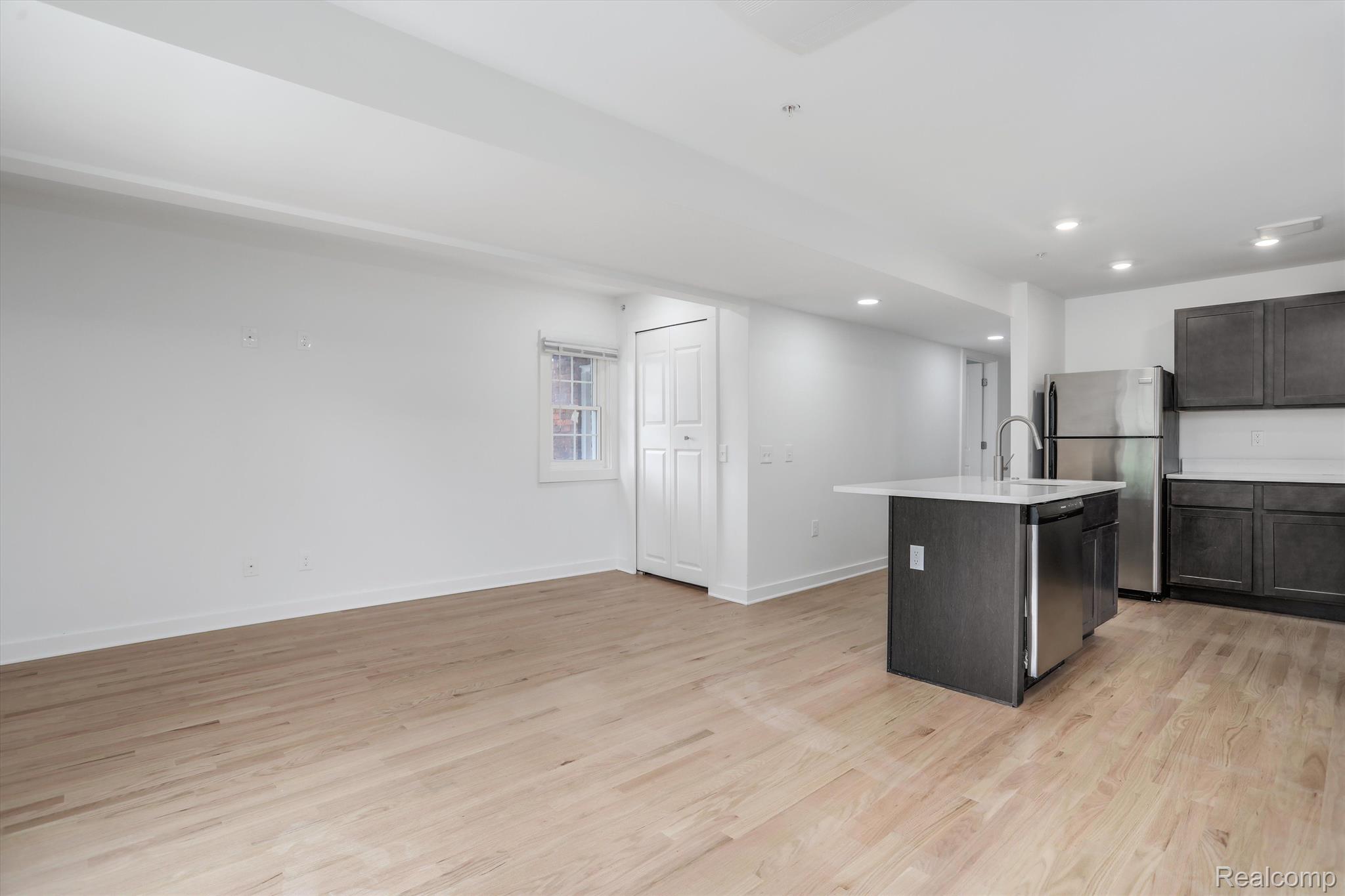 95 E Euclid Street 202