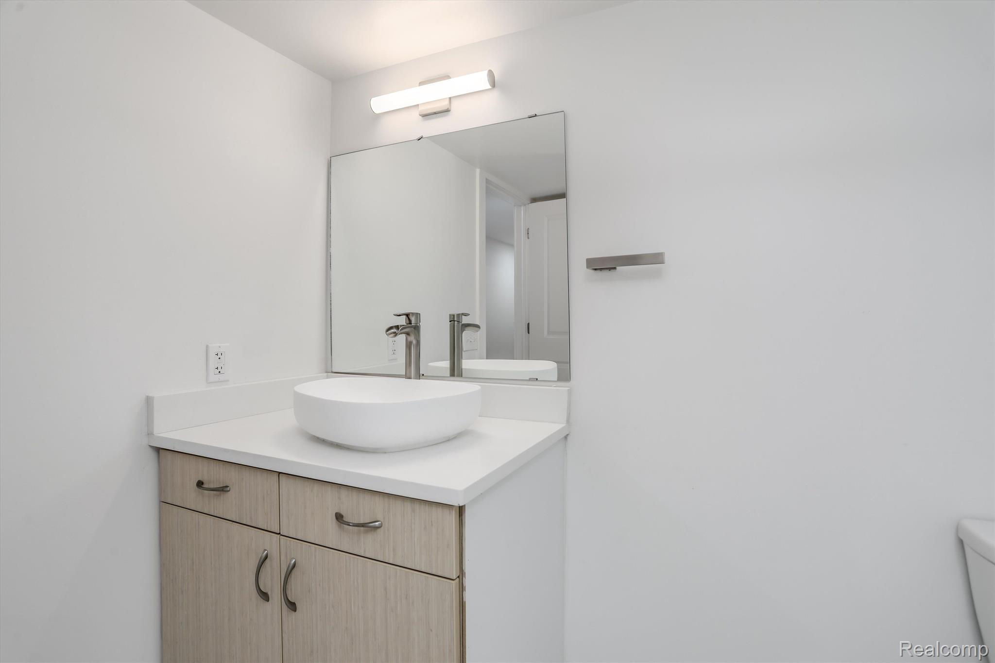 95 E Euclid Street 202