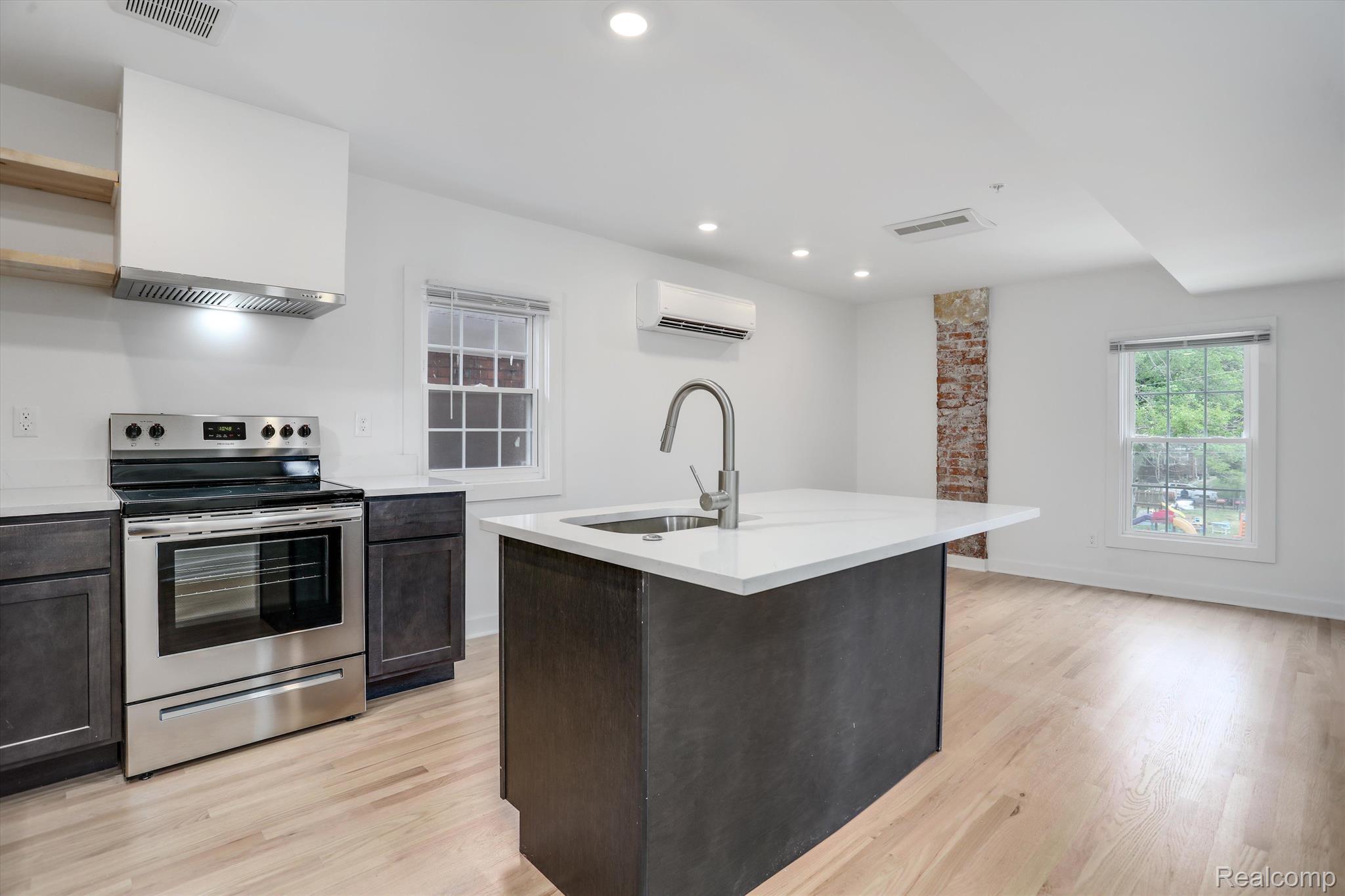 95 E Euclid Street 202