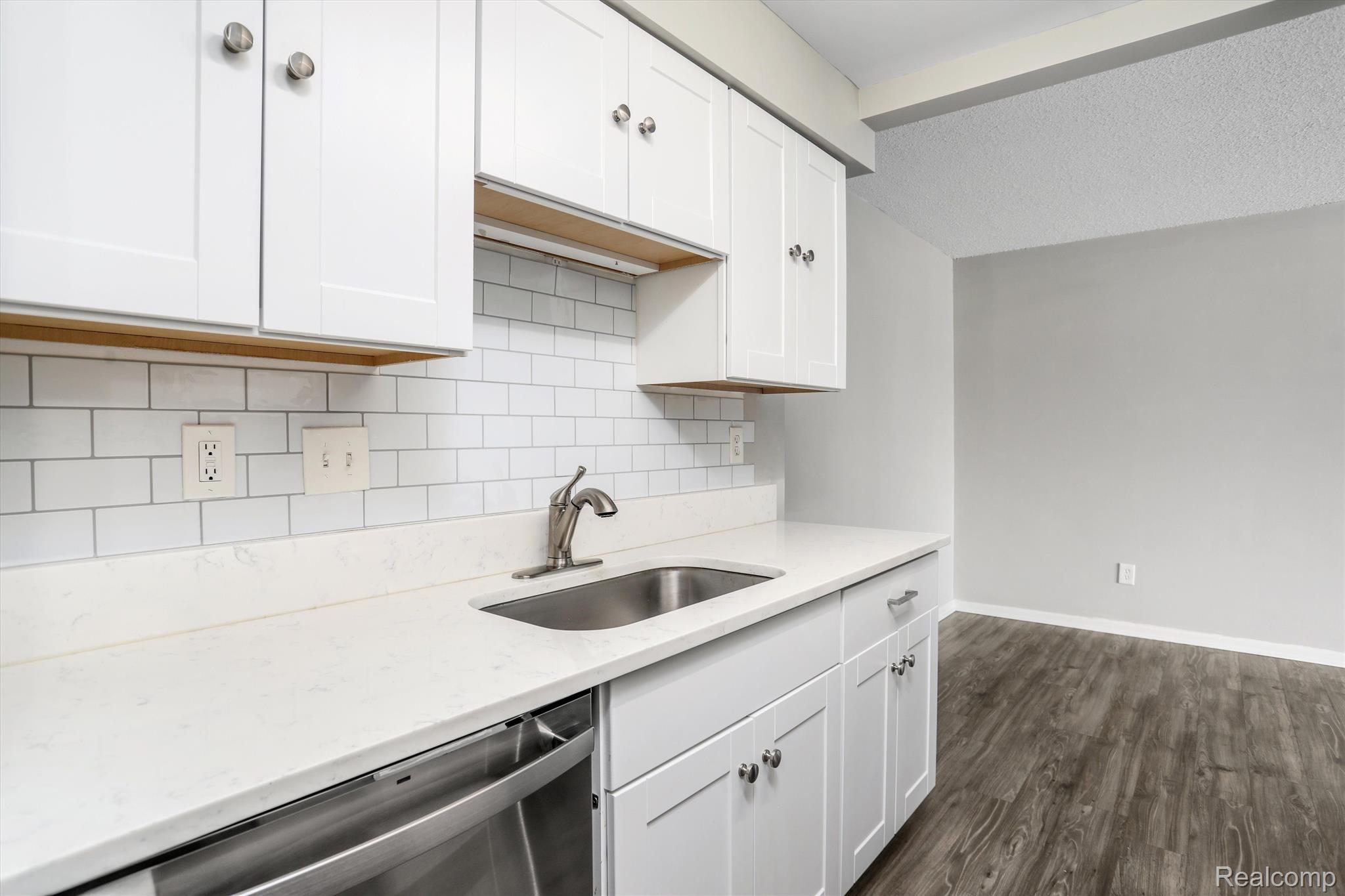 411 S Old Woodward Avenue 527