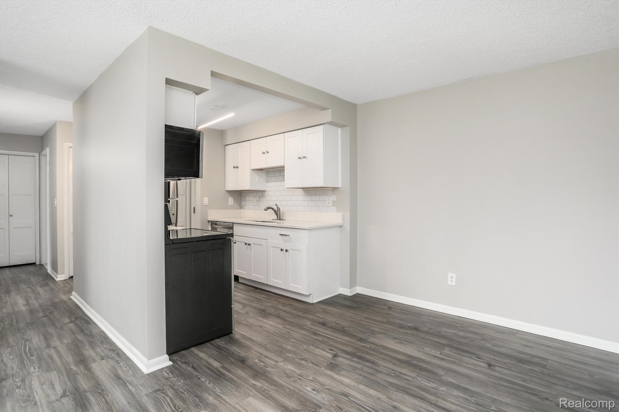 411 S Old Woodward Avenue 527