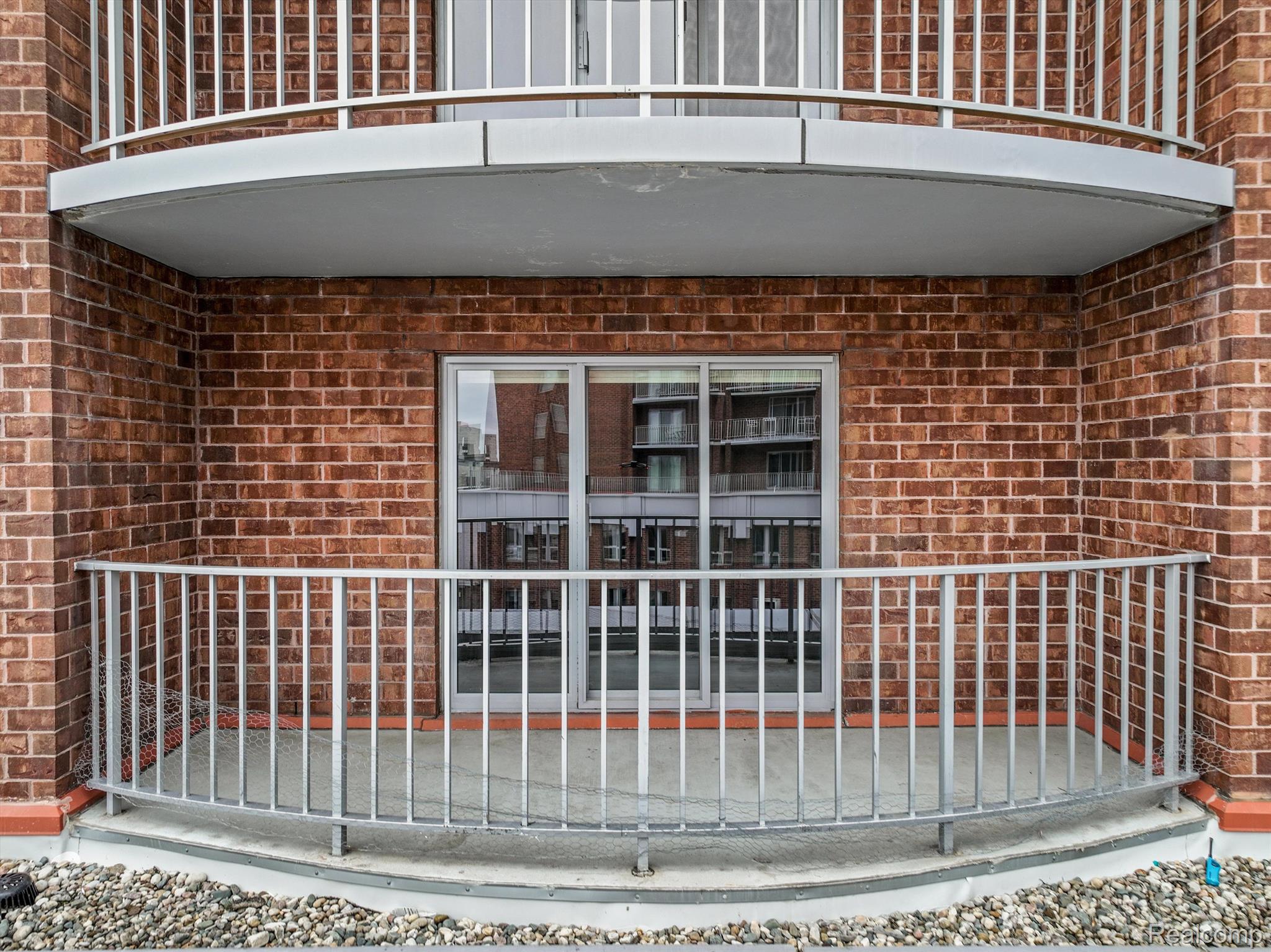 411 S Old Woodward Avenue 527