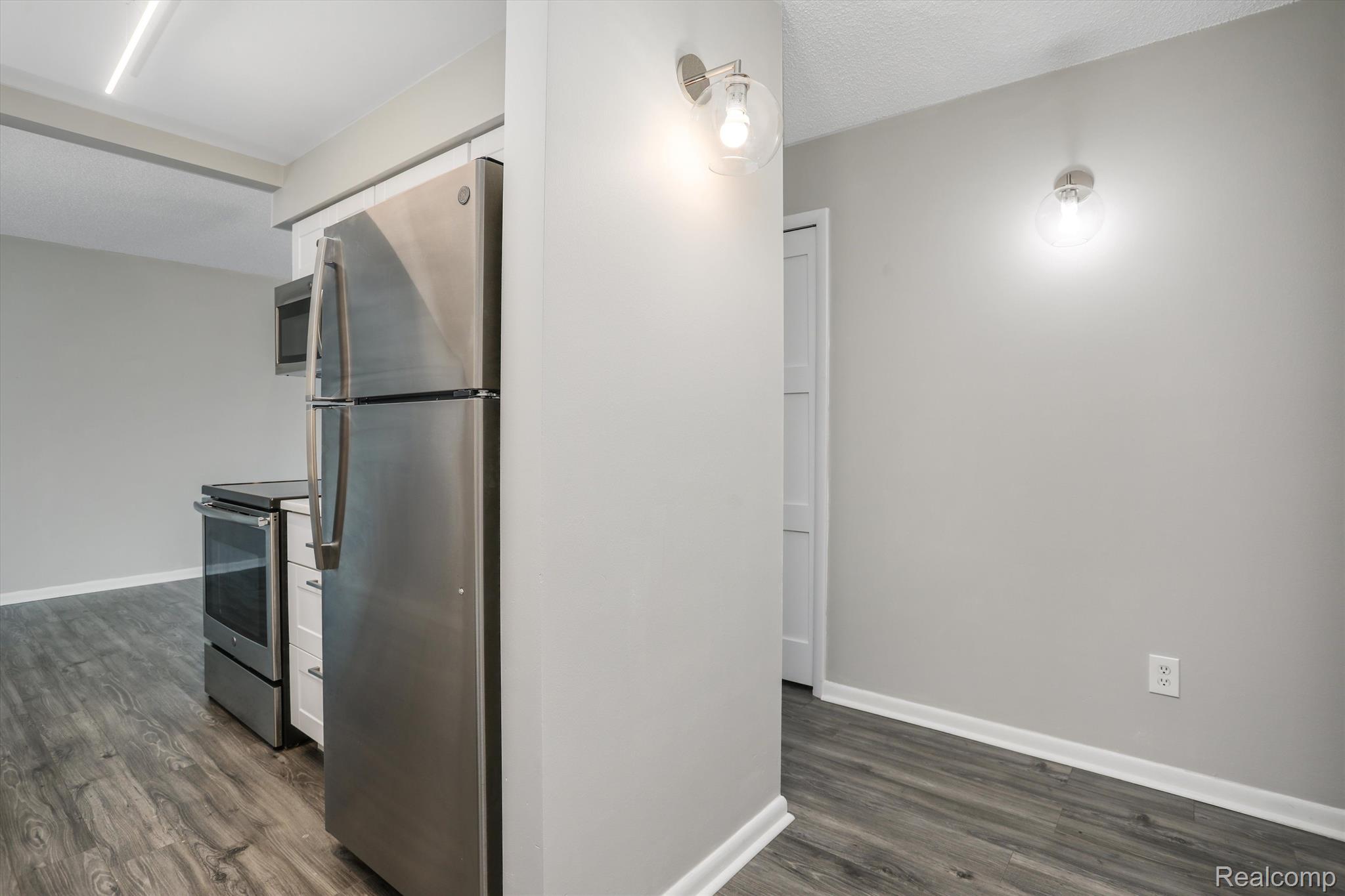 411 S Old Woodward Avenue 527