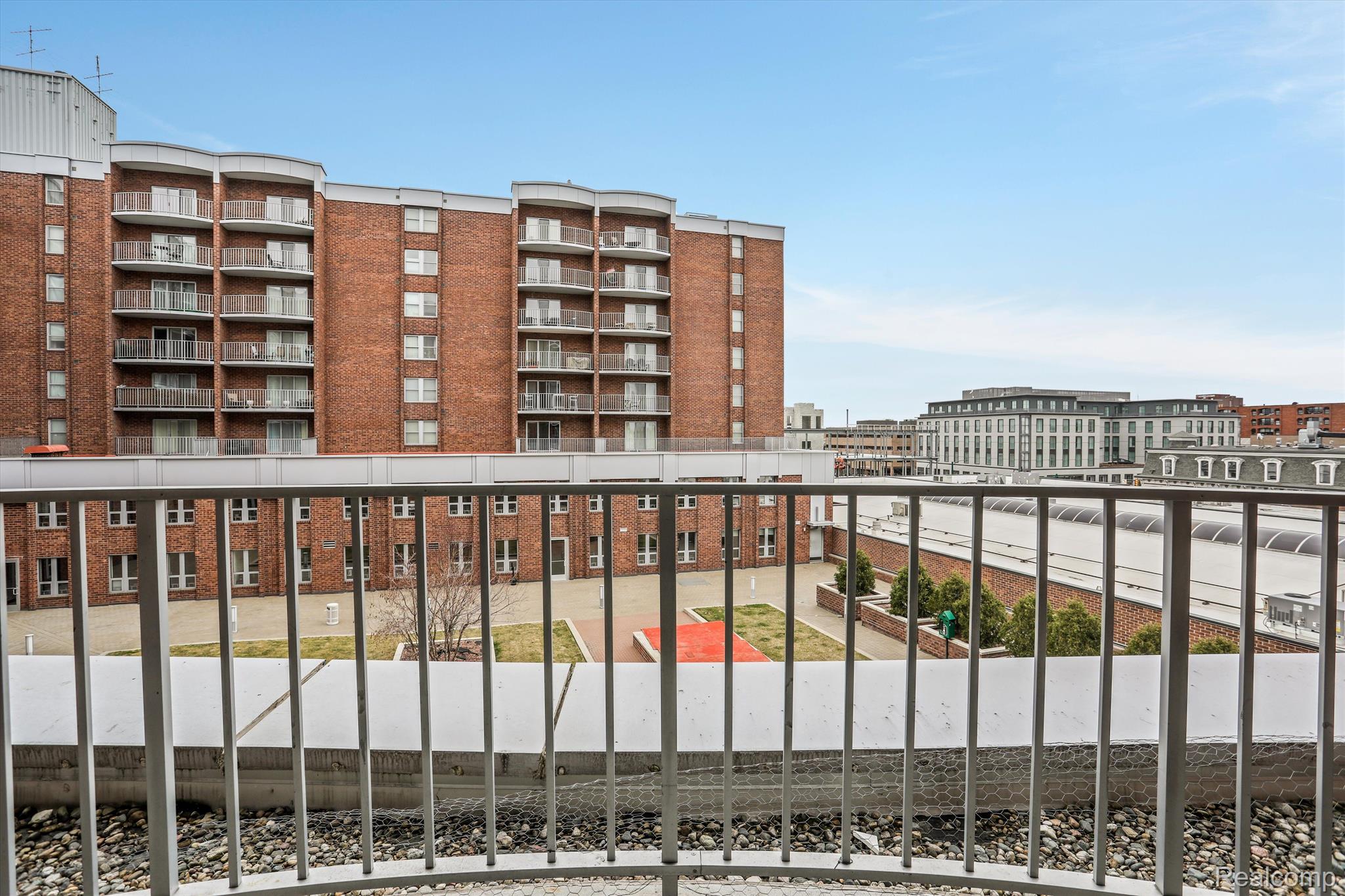 411 S Old Woodward Avenue 527