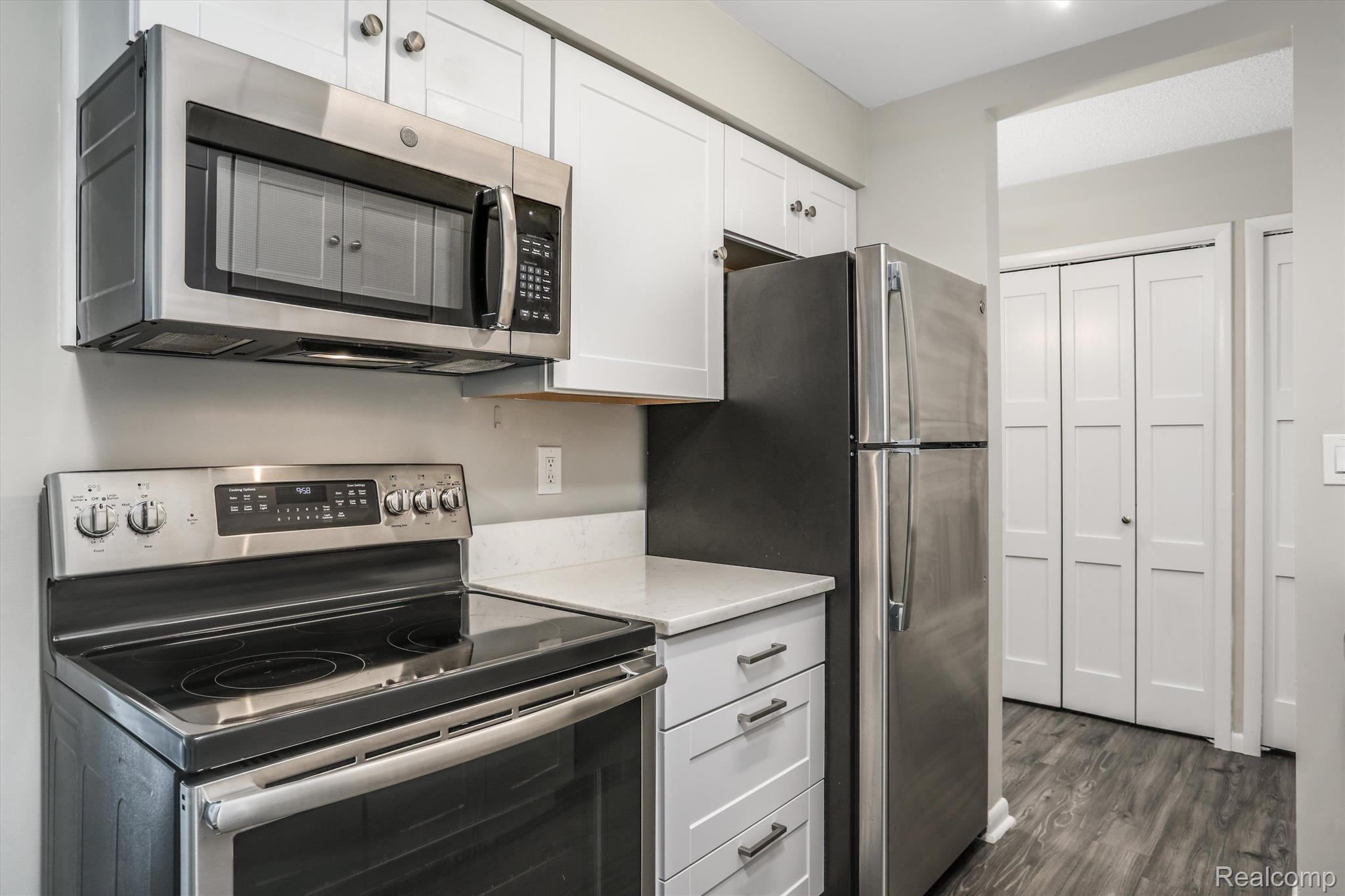 411 S Old Woodward Avenue 527