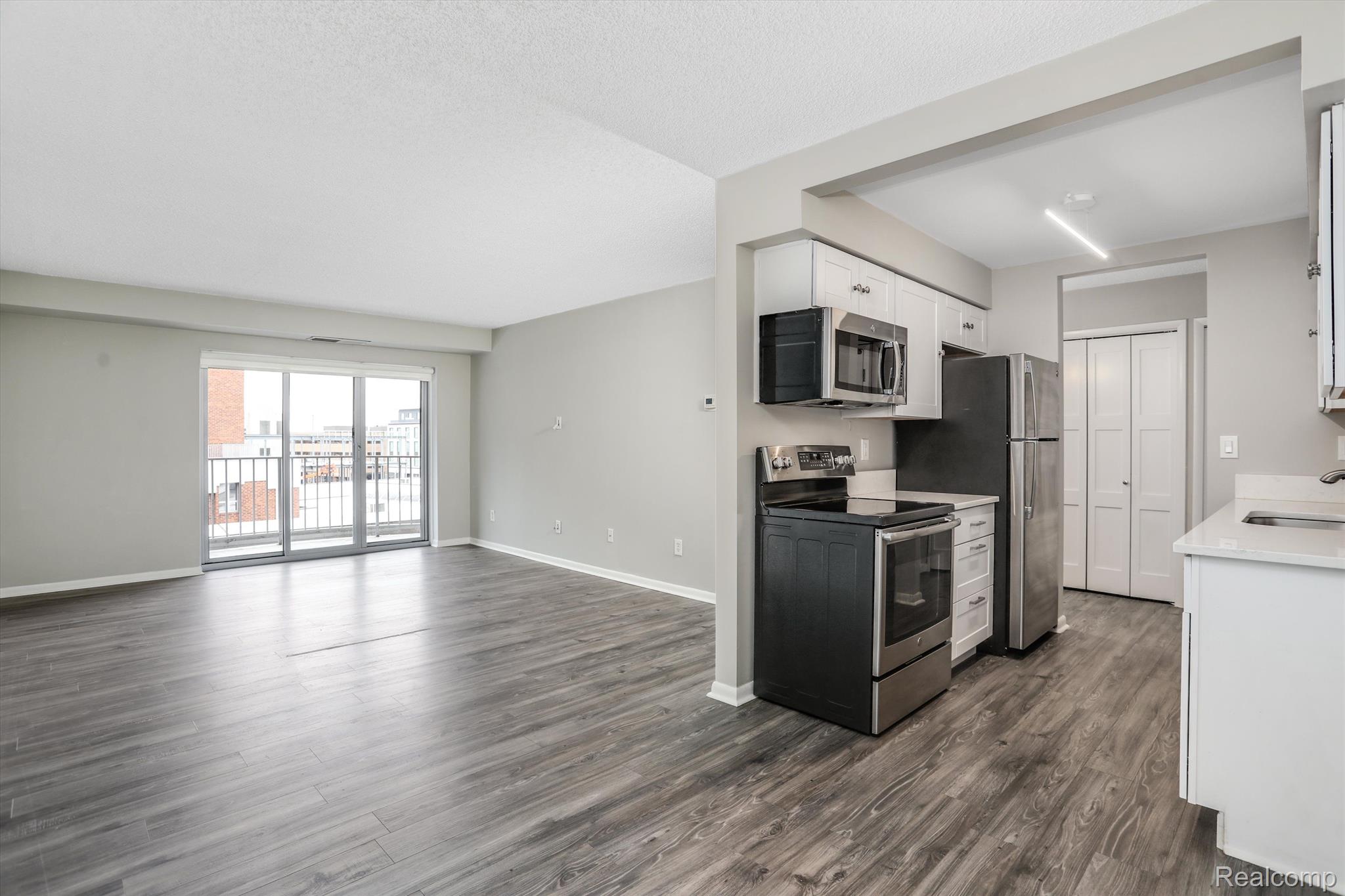 411 S Old Woodward Avenue 527