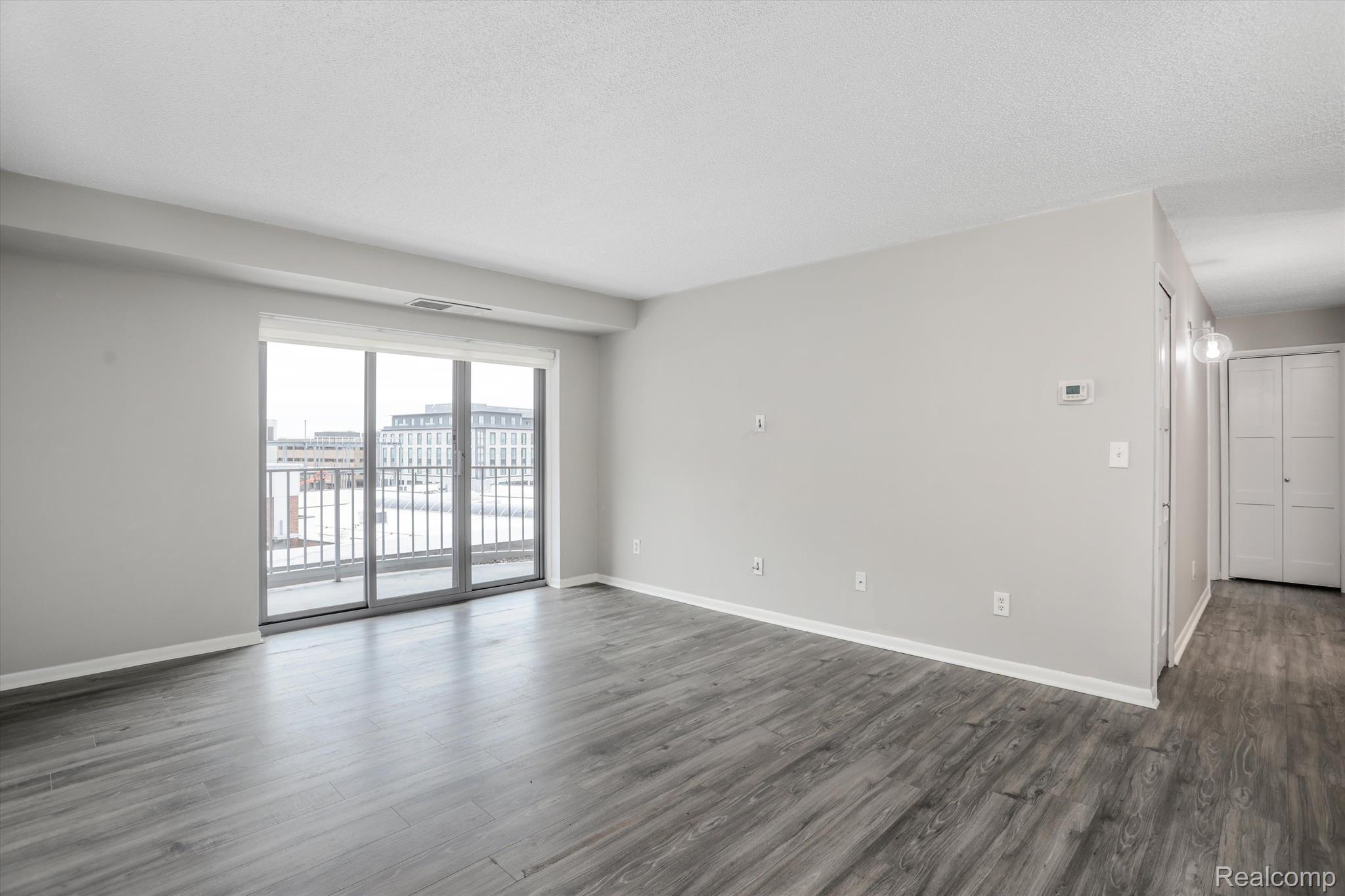 411 S Old Woodward Avenue 527