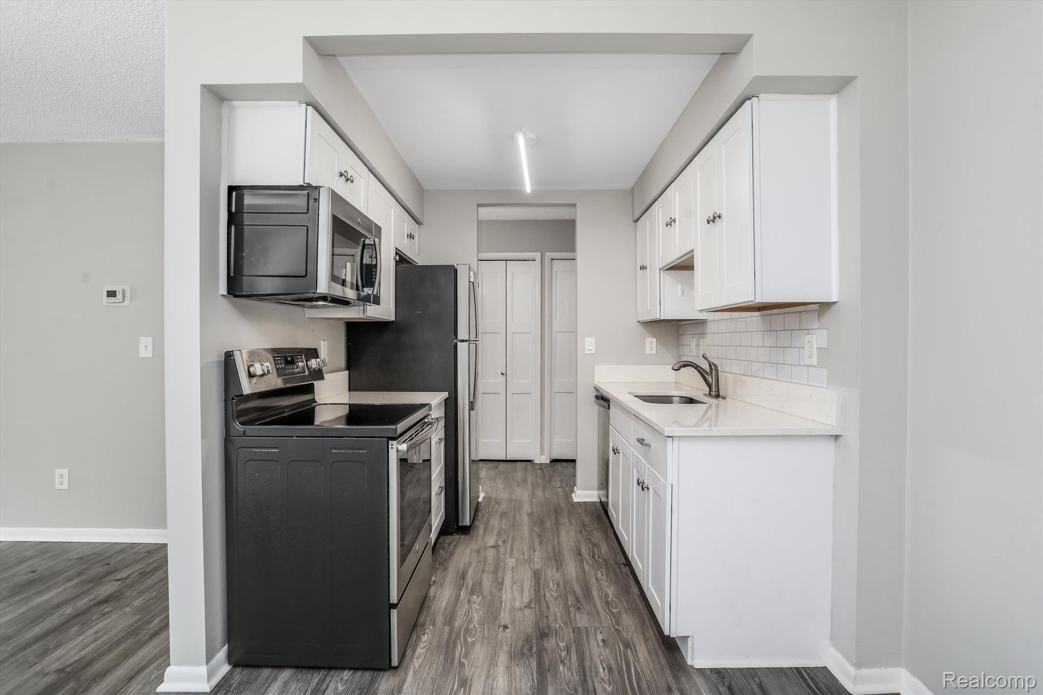 411 S Old Woodward Avenue 527