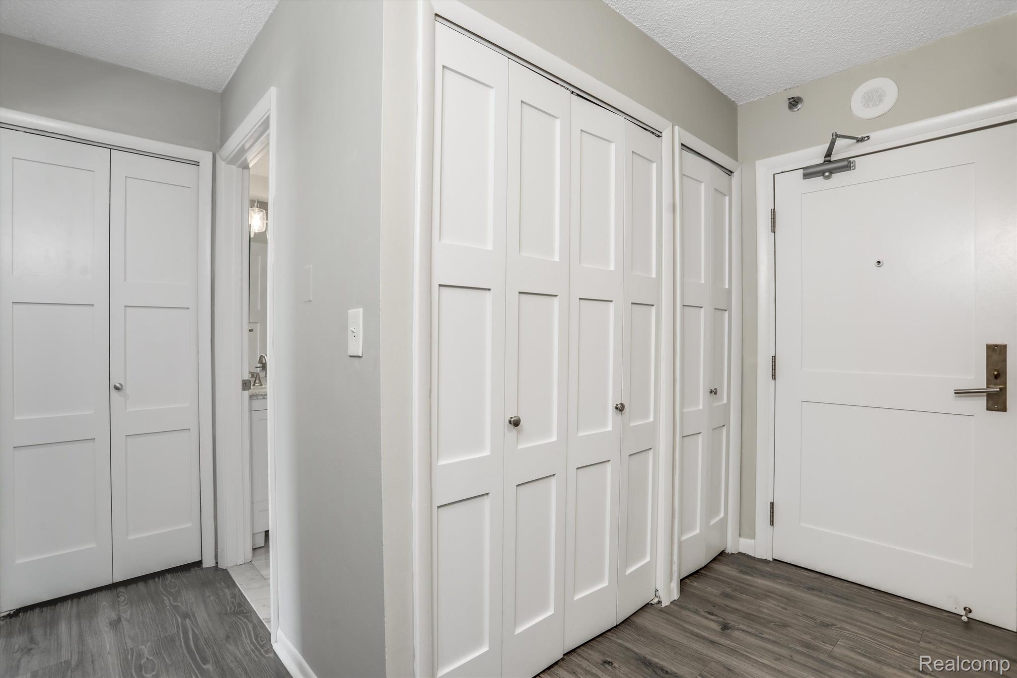 411 S Old Woodward Avenue 527