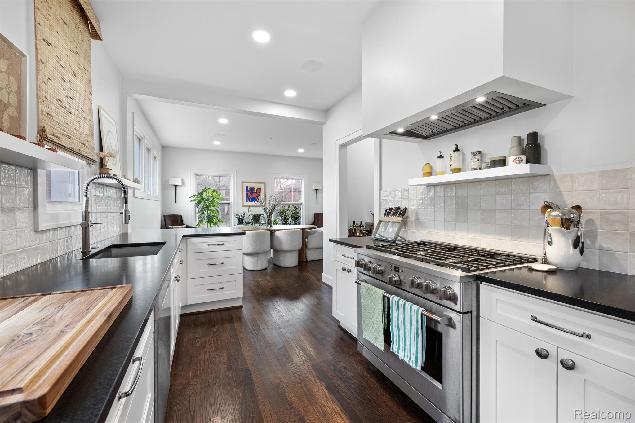 1435 KENSINGTON Avenue