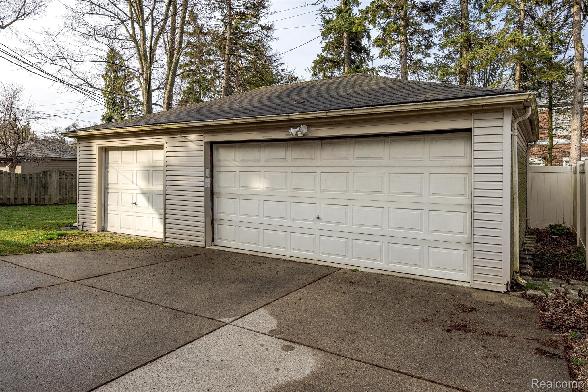 1435 KENSINGTON Avenue