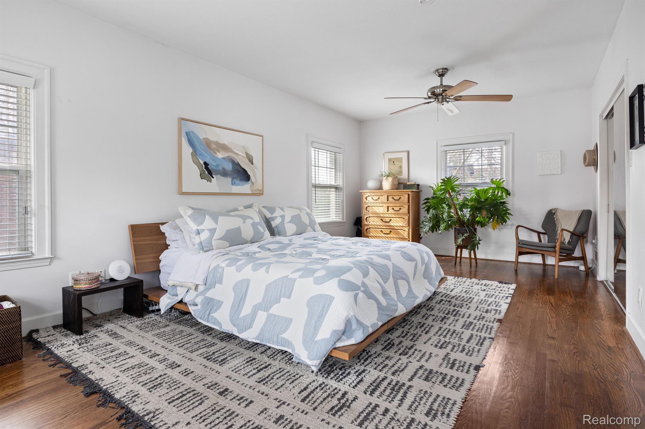 1435 KENSINGTON Avenue