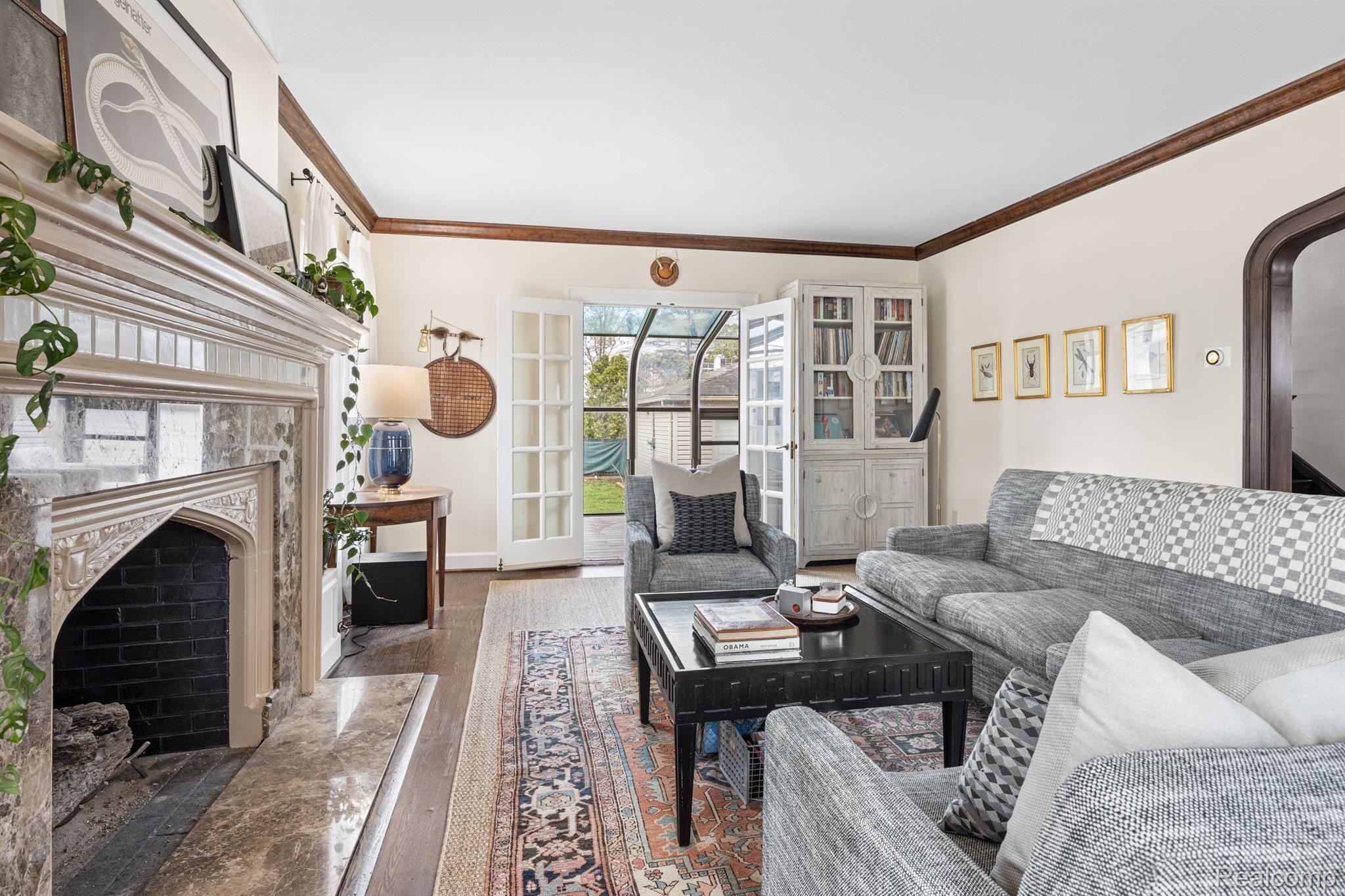 1435 KENSINGTON Avenue