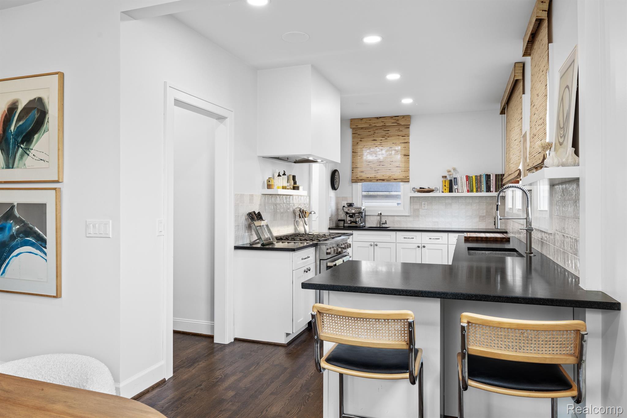 1435 KENSINGTON Avenue