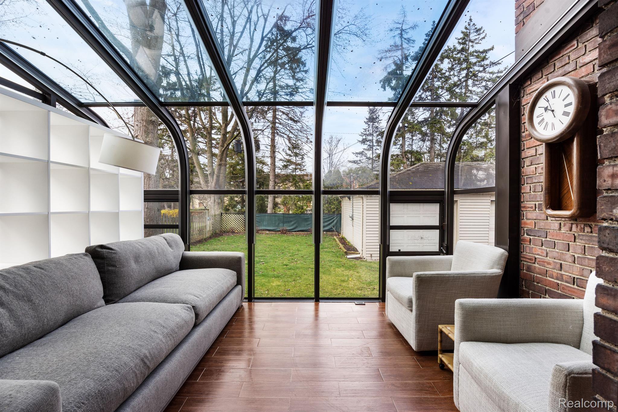 1435 KENSINGTON Avenue