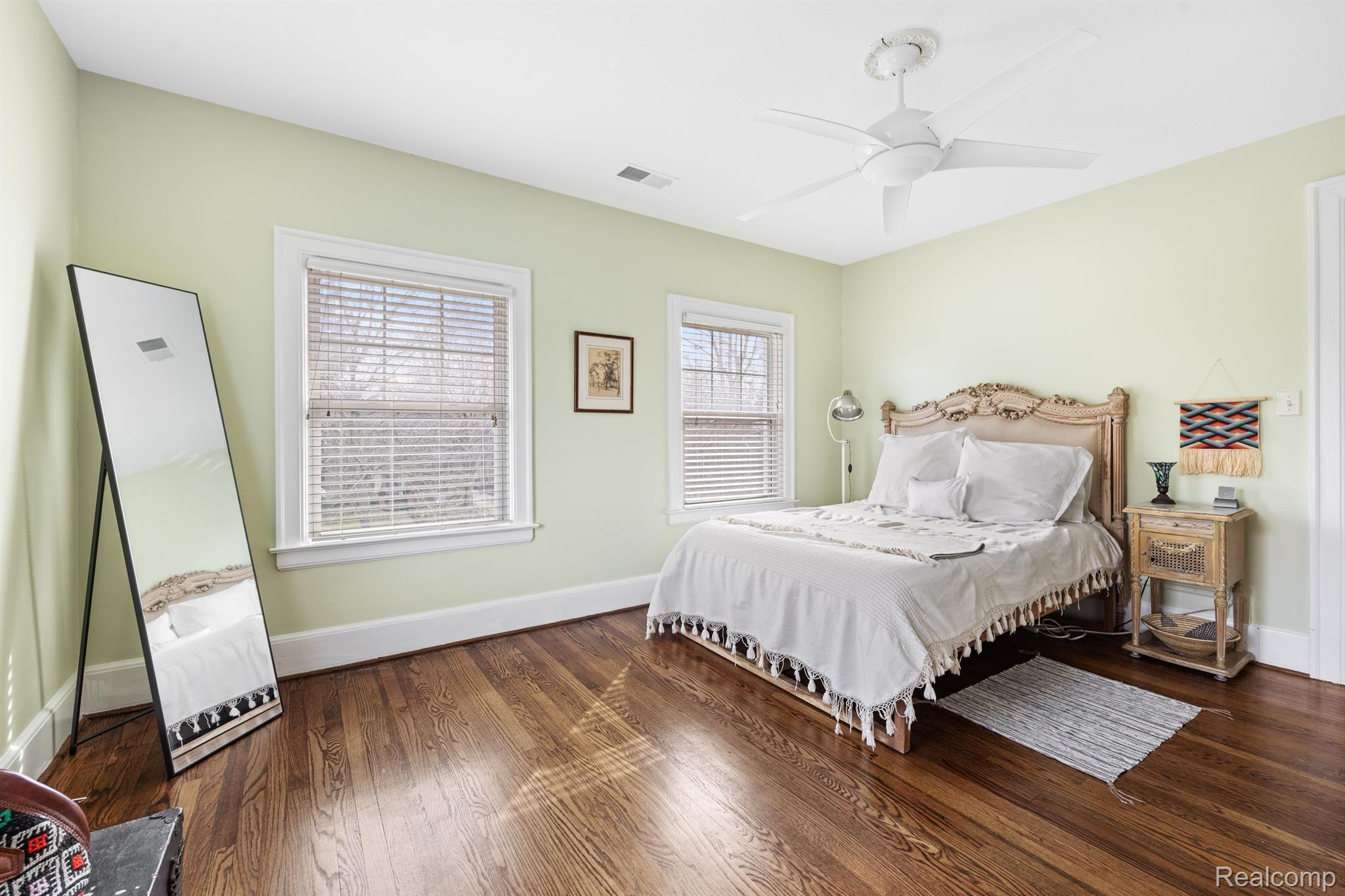 1435 KENSINGTON Avenue